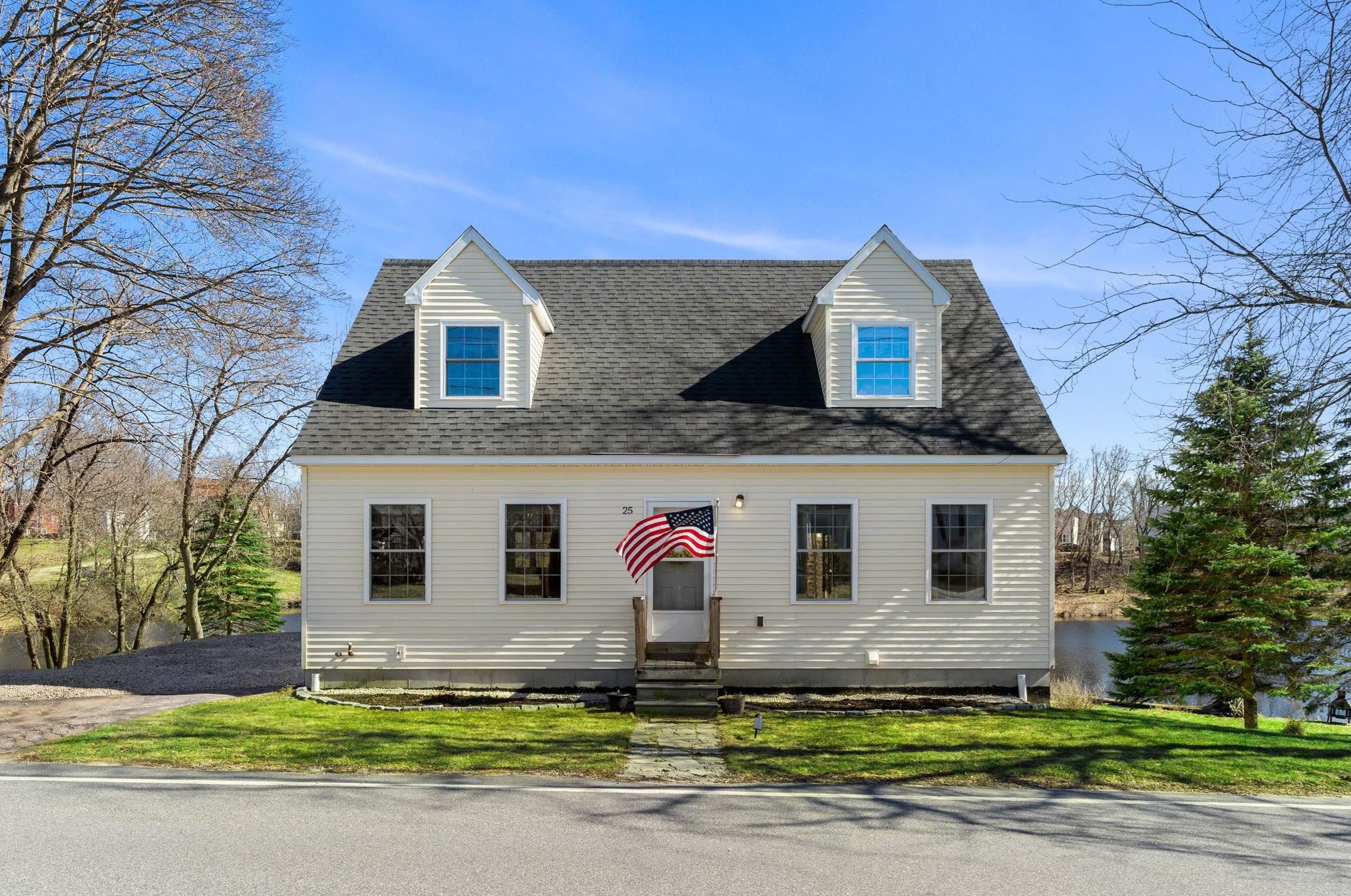 25 River Rd, Pittsfield, NH 03263