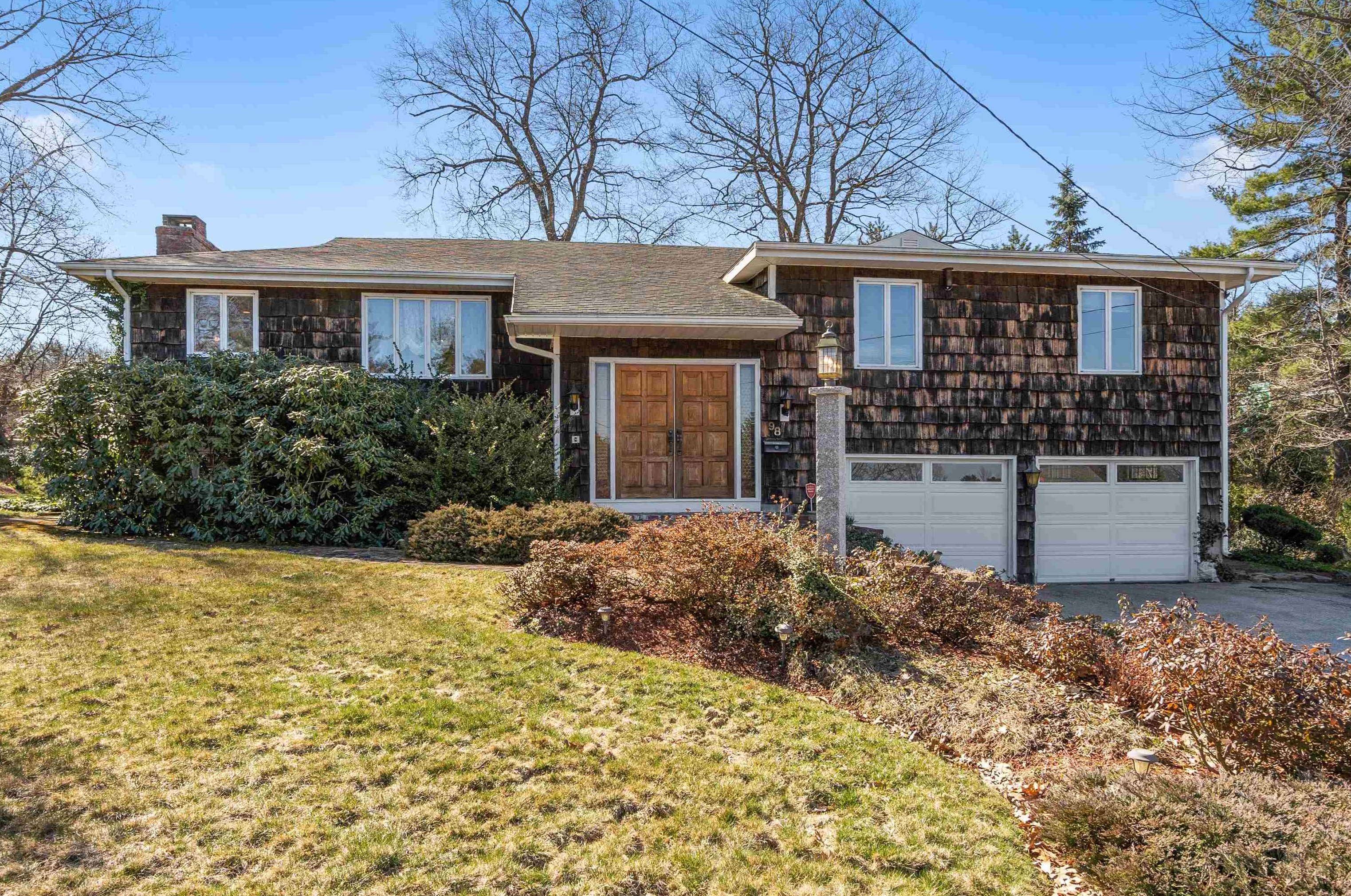 98 Parnell Pl, Nashua, NH 03060
