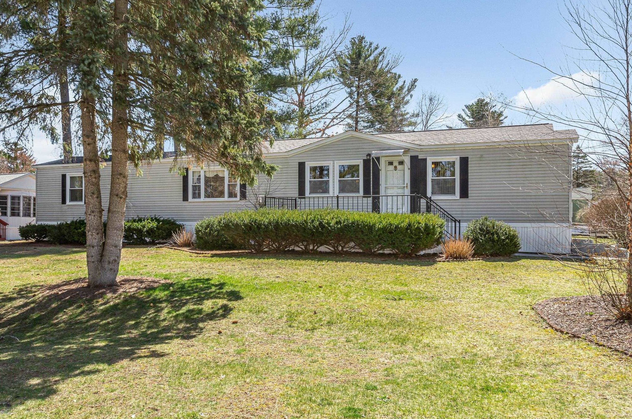 57 White Pine Dr, Hollis, NH 03049