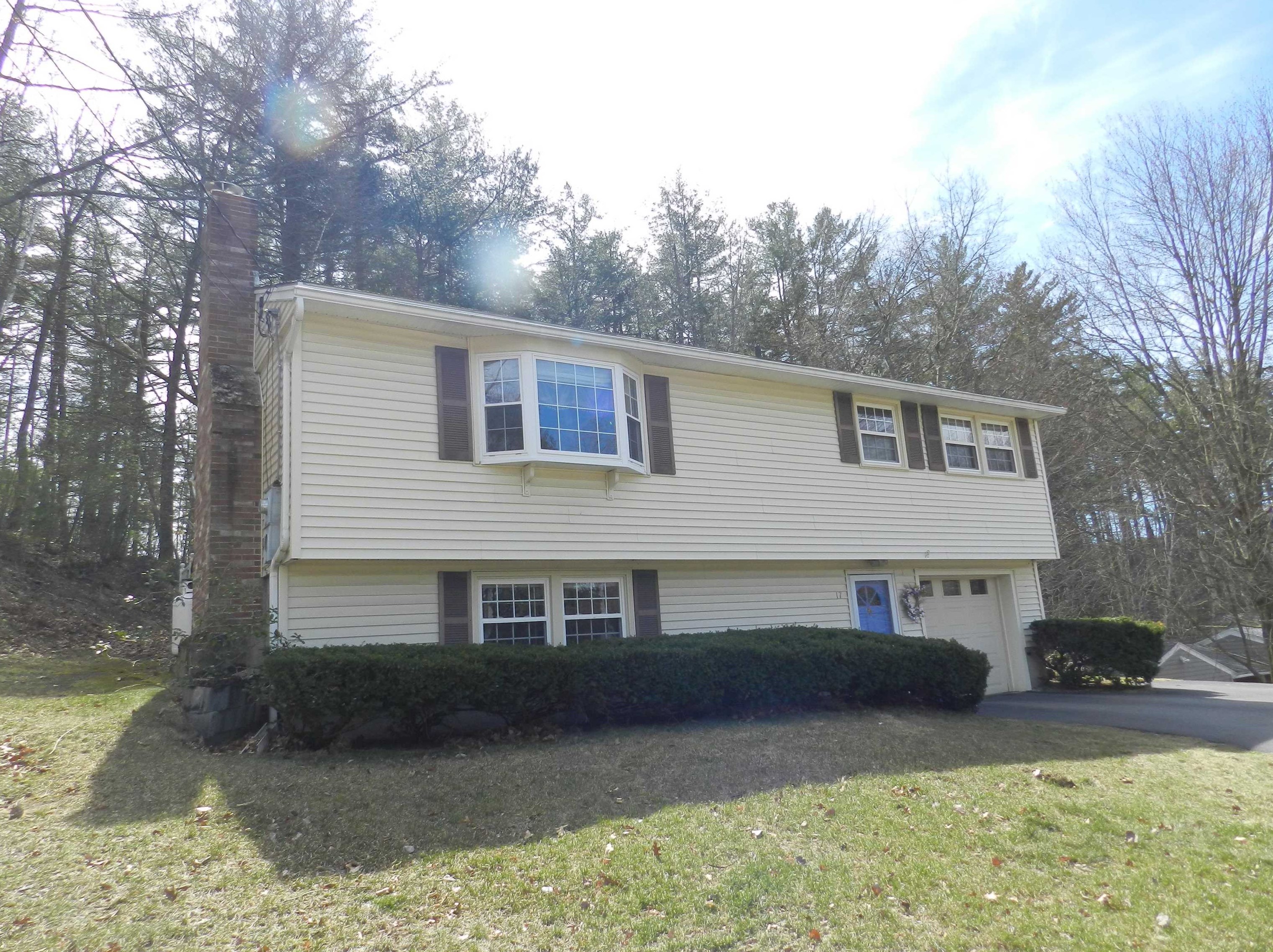 17 Donald St, Manchester, NH 03106 exterior