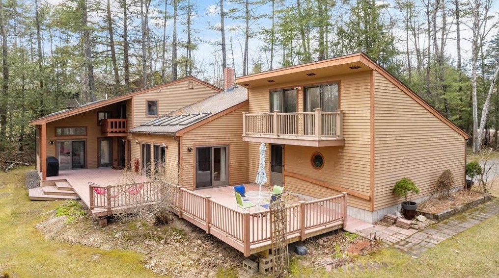 11 Victoria Dr, Londonderry, NH 03053