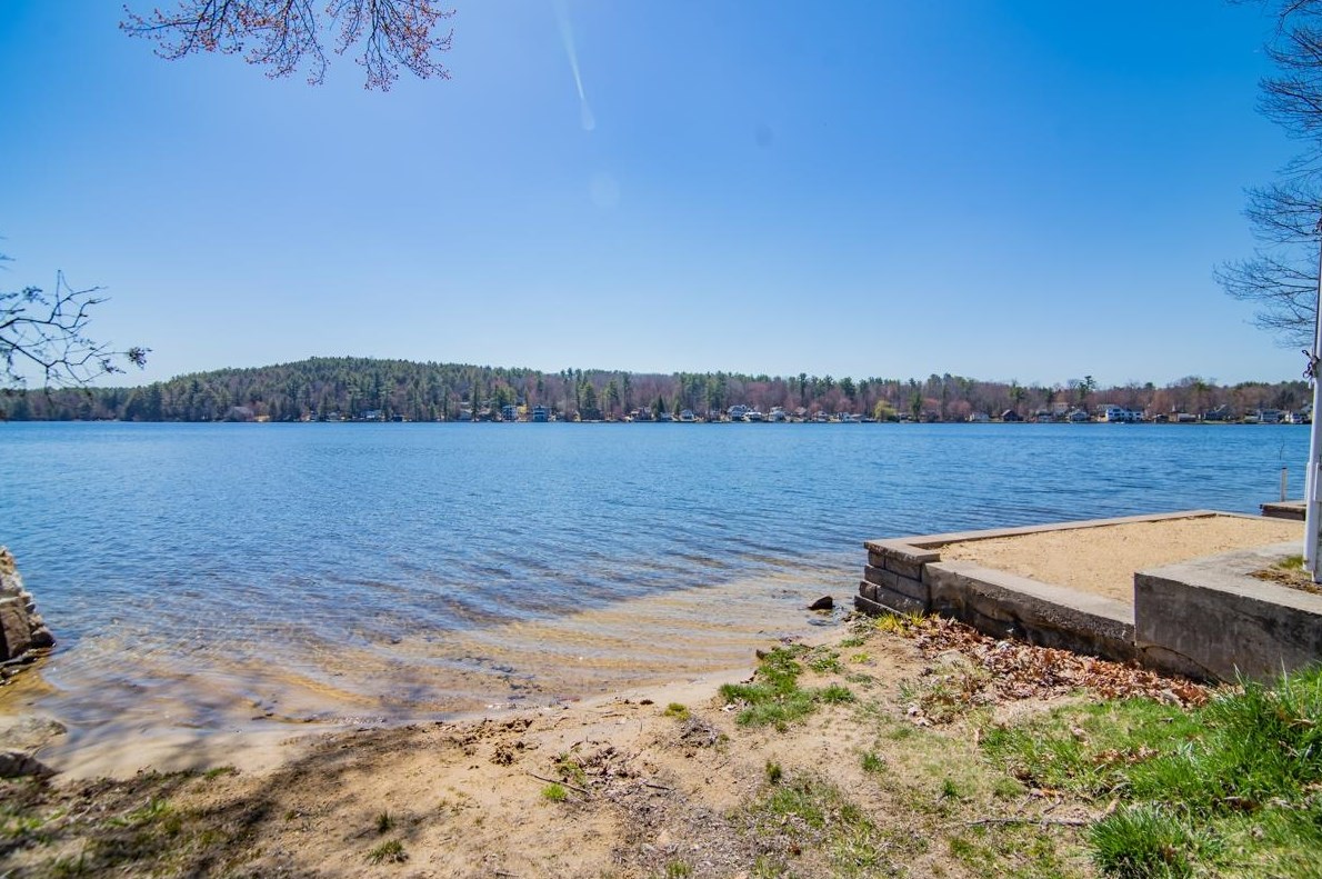 11 Grove Dr, Hampstead, NH 03831