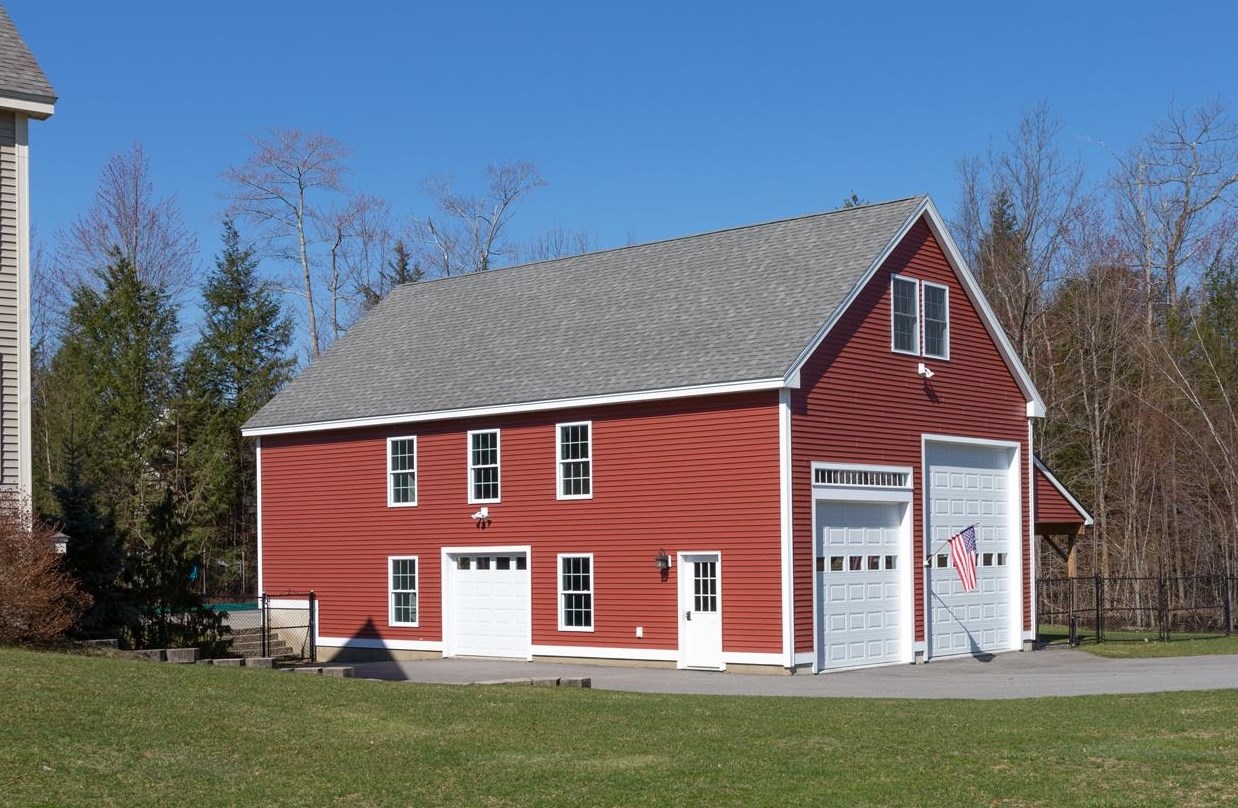 19 Waterford Dr, Sandown, NH 03873