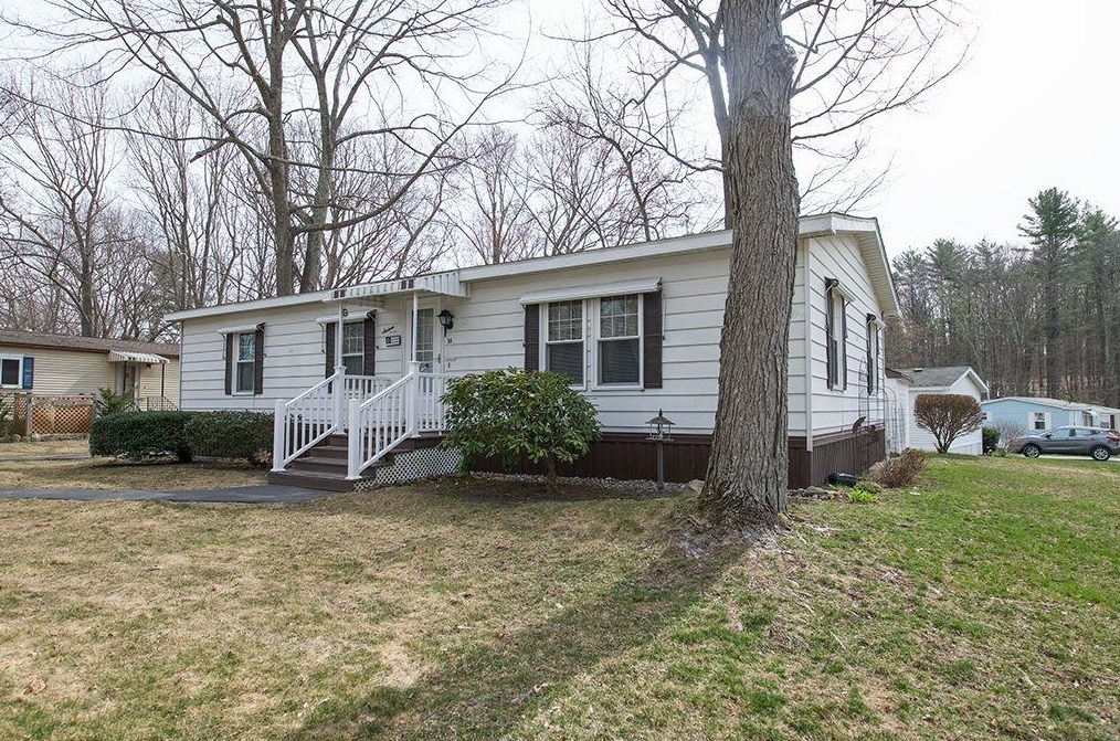 16 Amy Ln, Hampstead, NH 03841