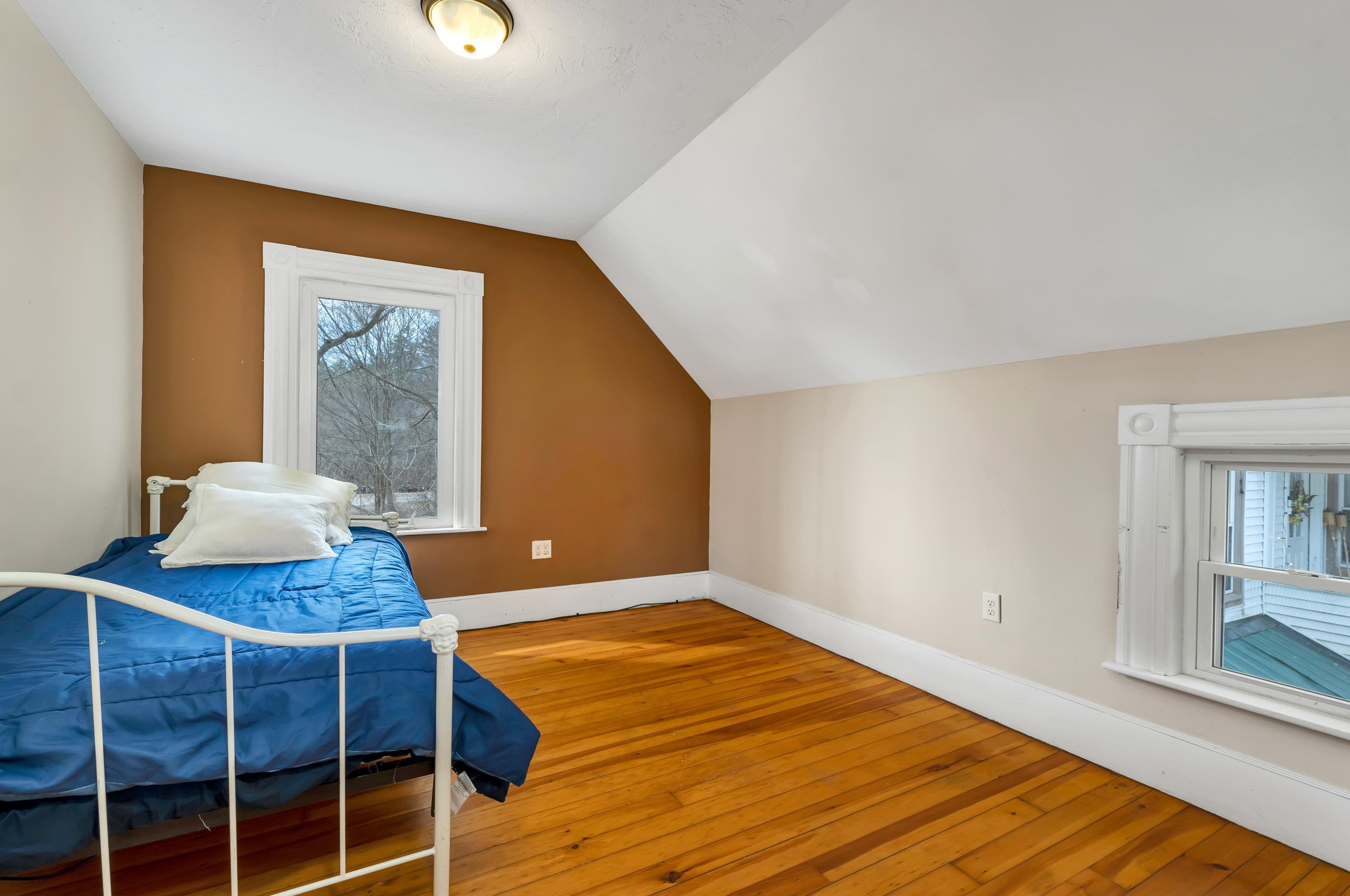 1 Crawford St, Bridgewater NH  03264-1401 exterior