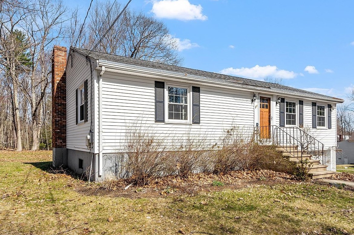 272 Central St, East Hampstead, NH 03826 exterior