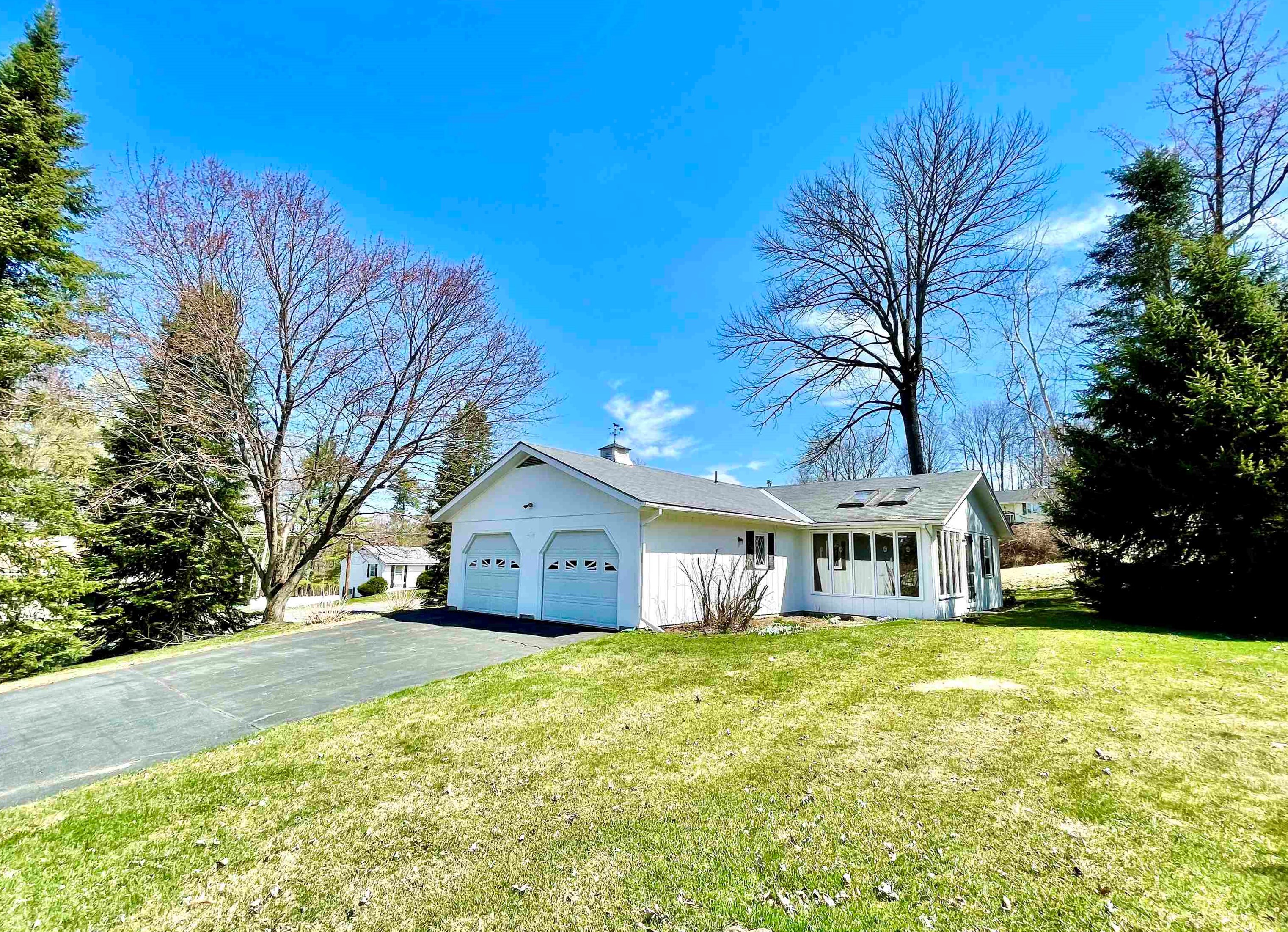 5 Stringer Ln, Unity, NH 03743