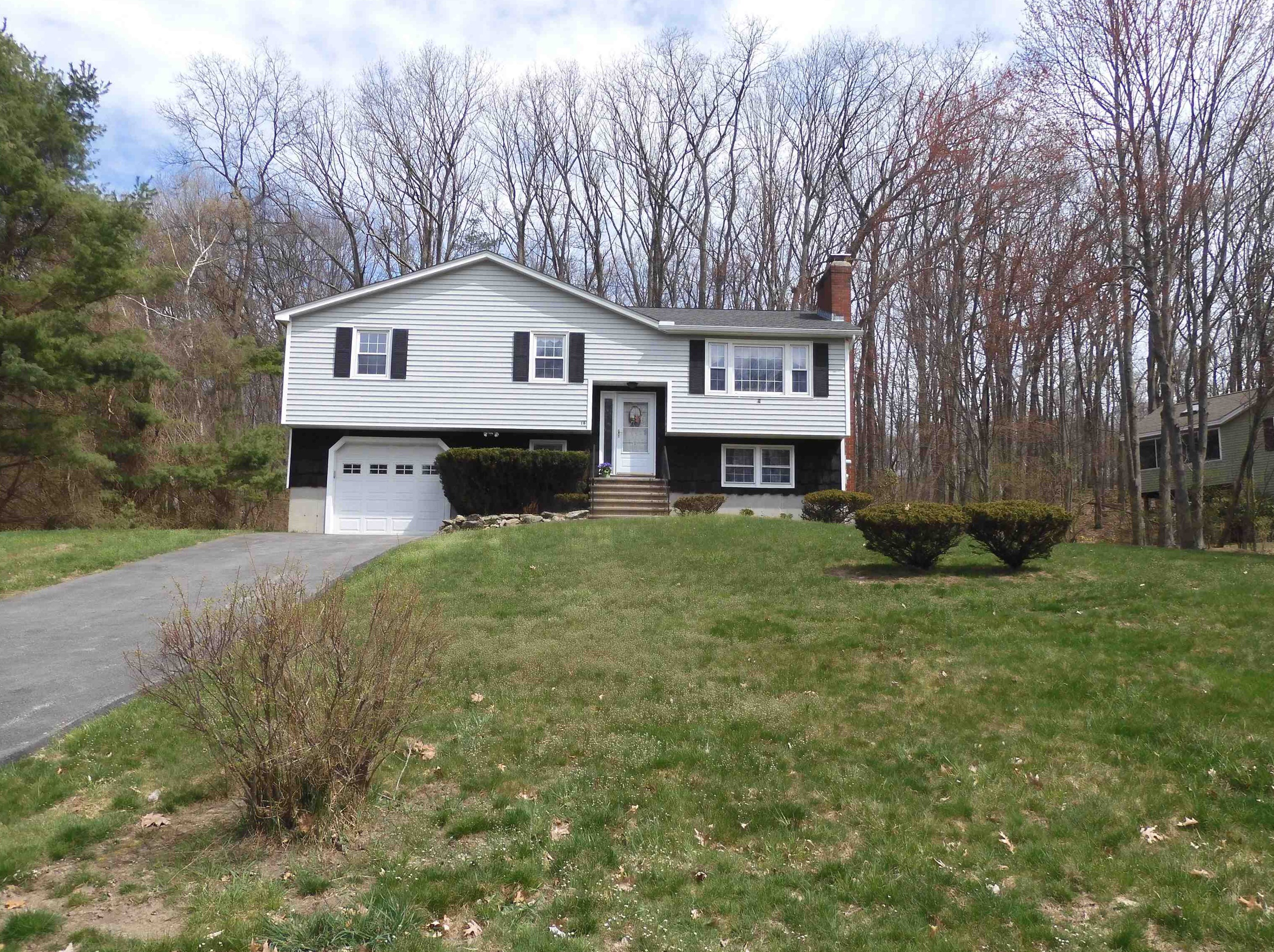 16 Claire Ave, Derry, NH 03038