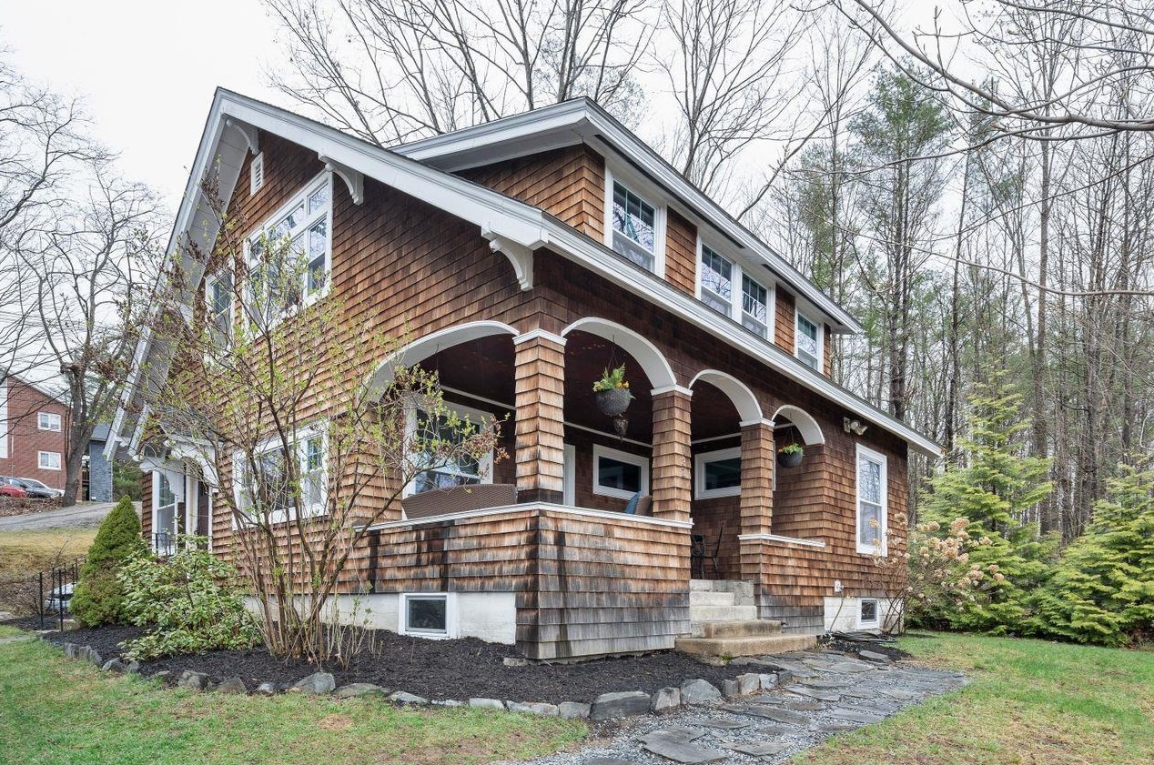 8 Weeks St, Bridgewater, NH 03264