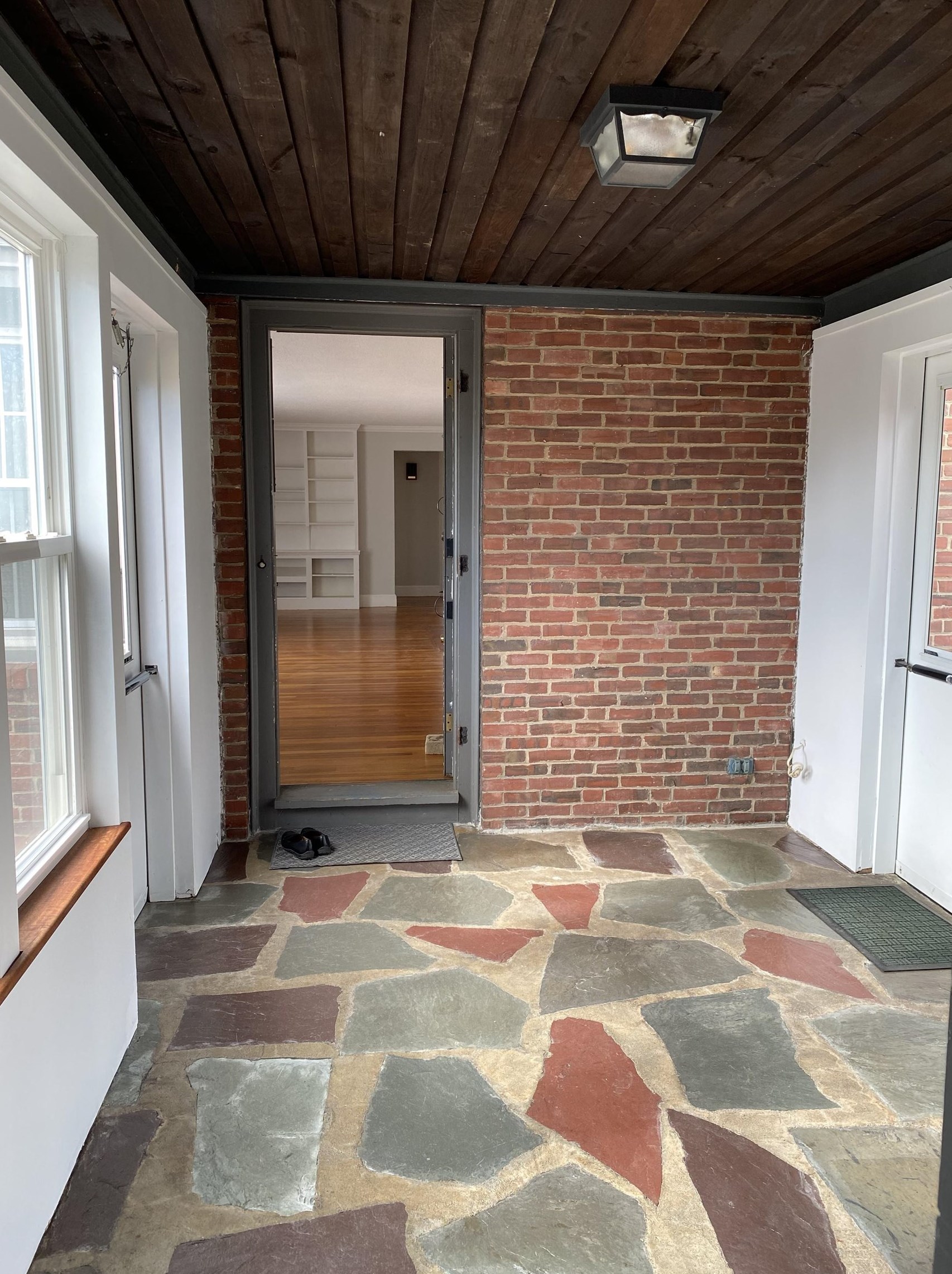 101 Bruce Rd, Manchester, NH 03104-3921