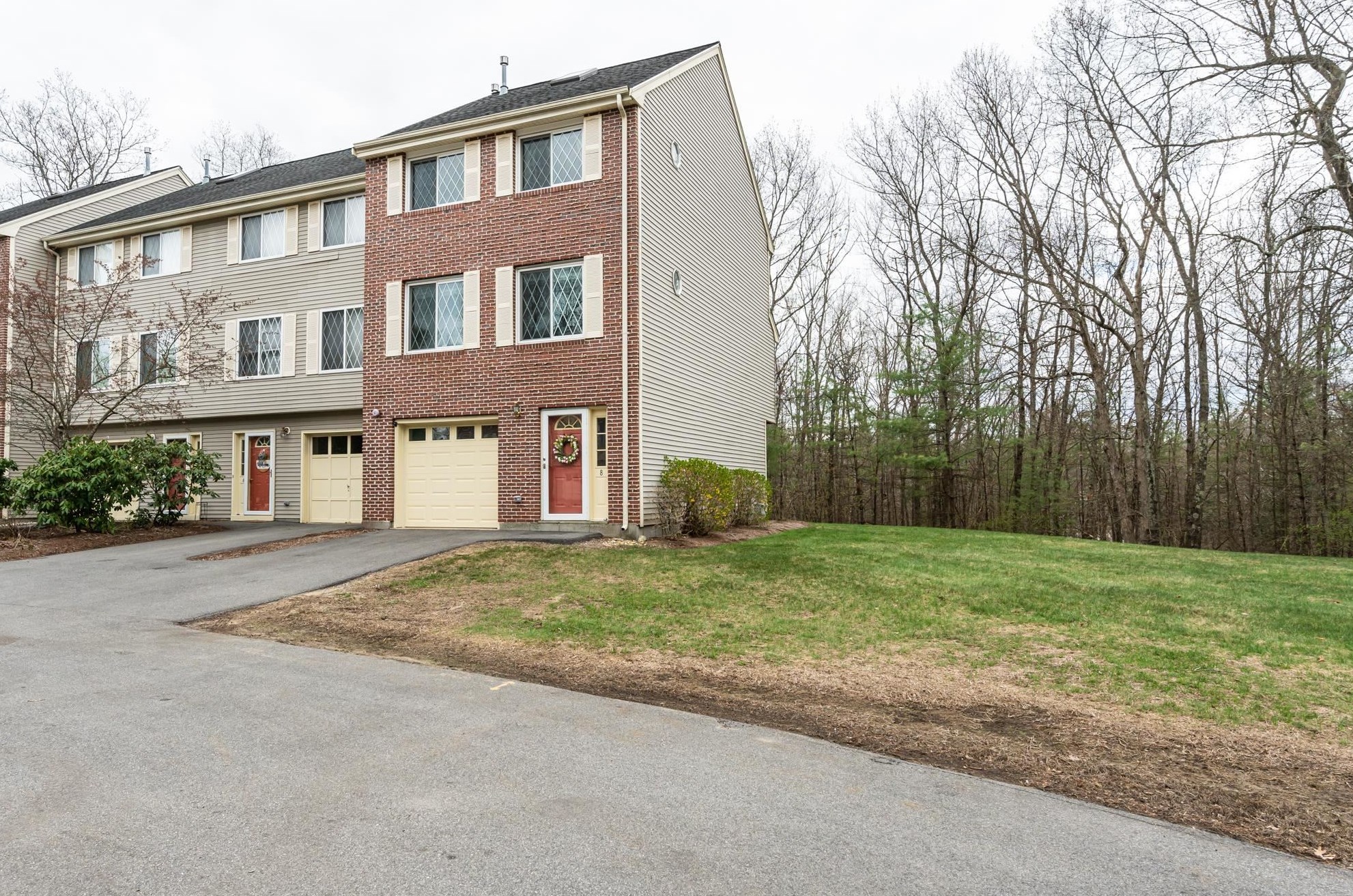 8 Burberry Ct, Merrimack NH exterior