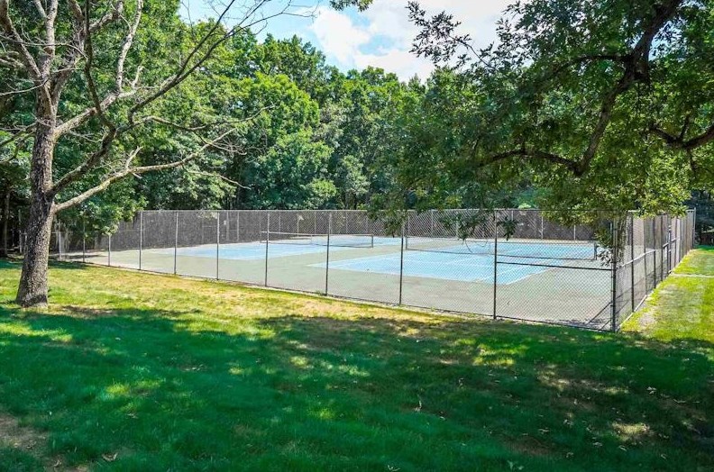 8 Burberry Ct, Merrimack NH exterior