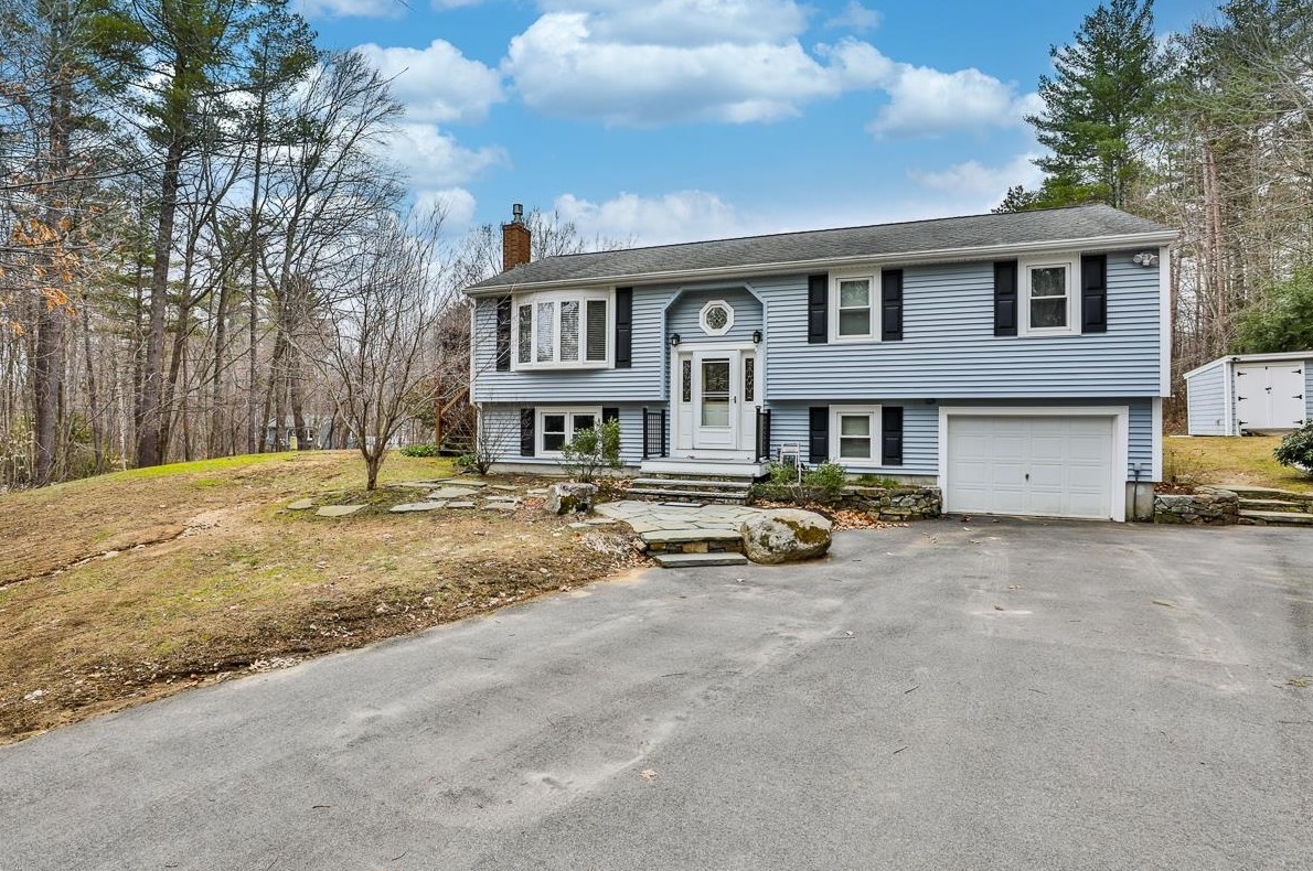 6 Huckleberry Rd, Raymond, NH 03077