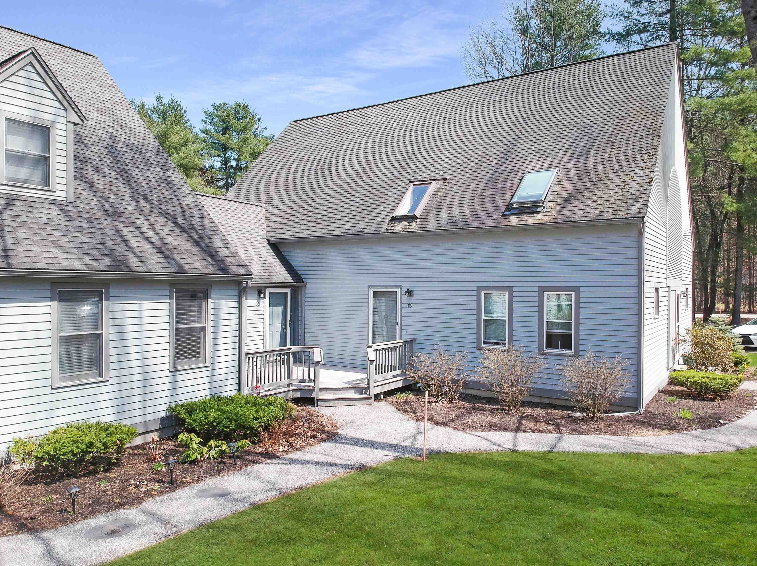 88 Glengarry Dr, Stratham, NH 03885