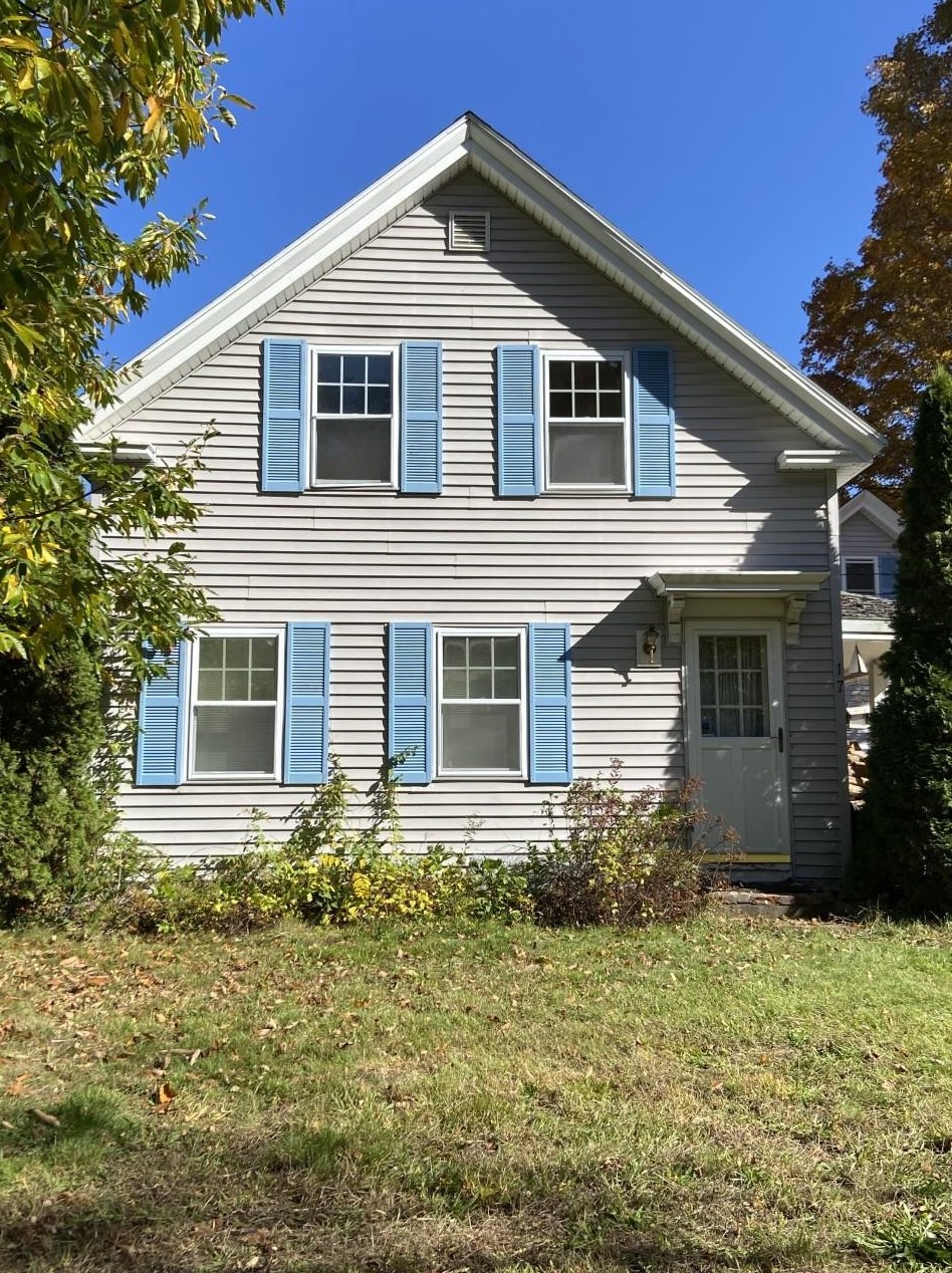 17 Church St, Kingston, NH 03848