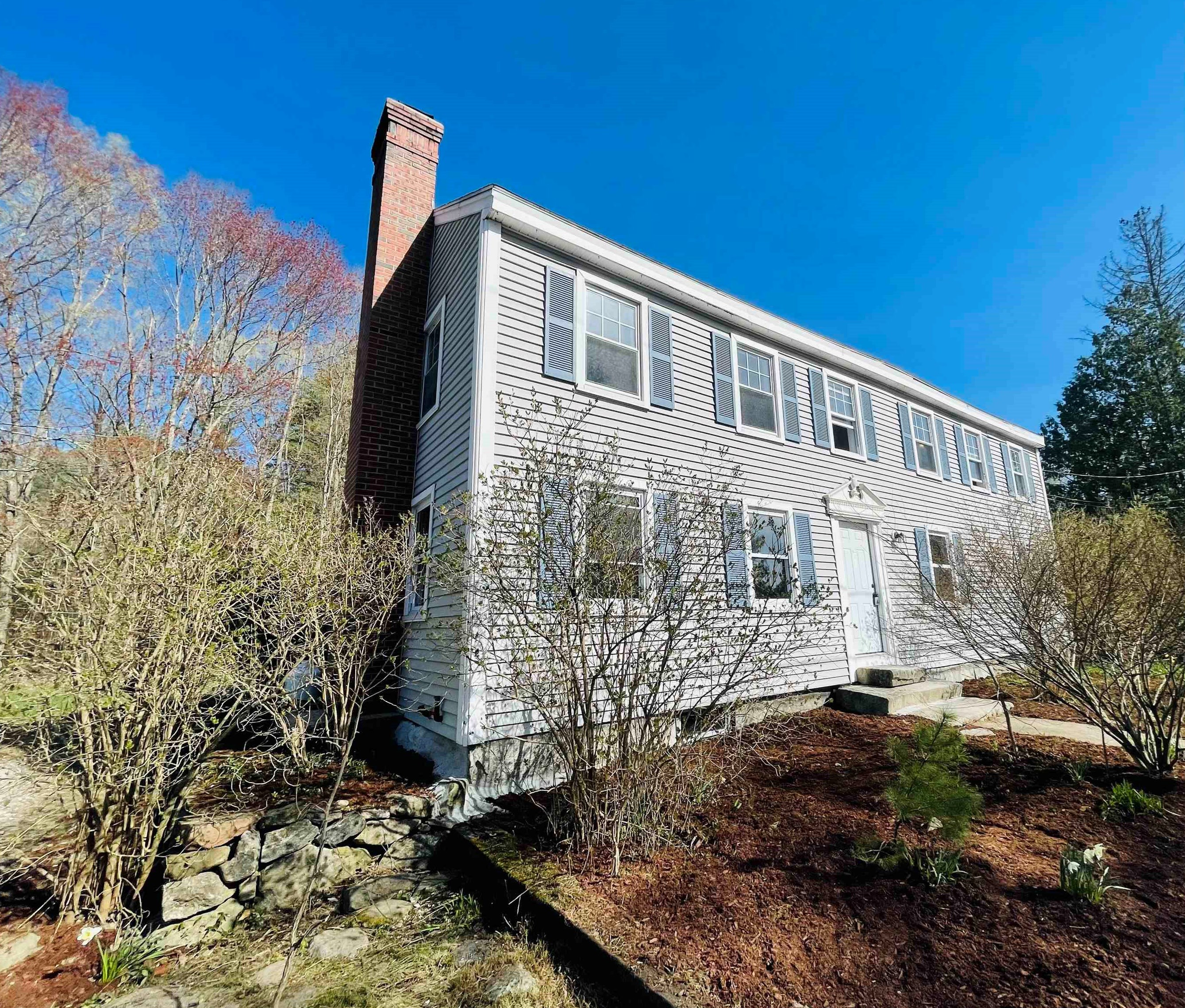 16 River Rd, Weare, NH 03281