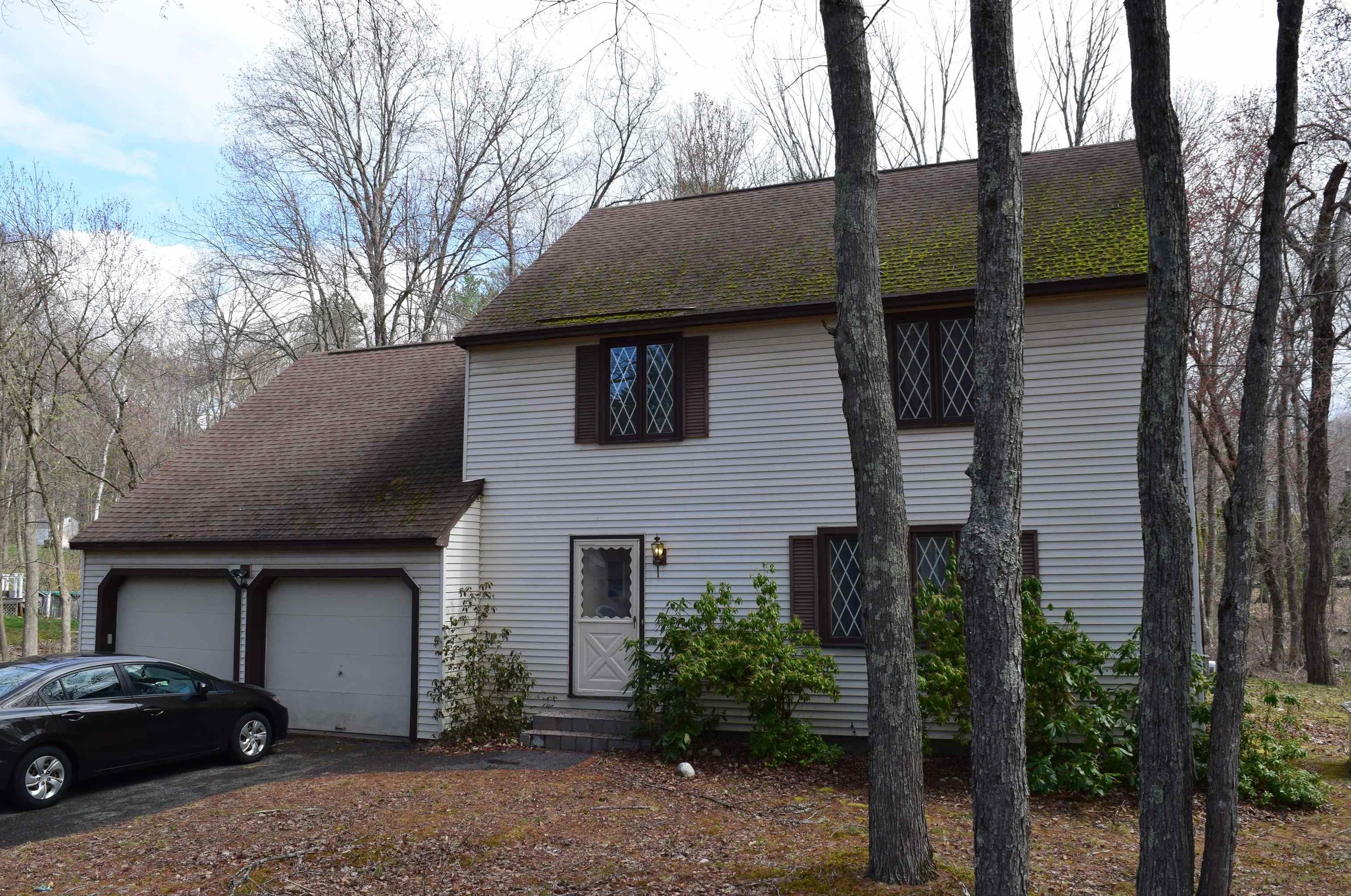 6 King Henry Dr, Londonderry, NH 03053