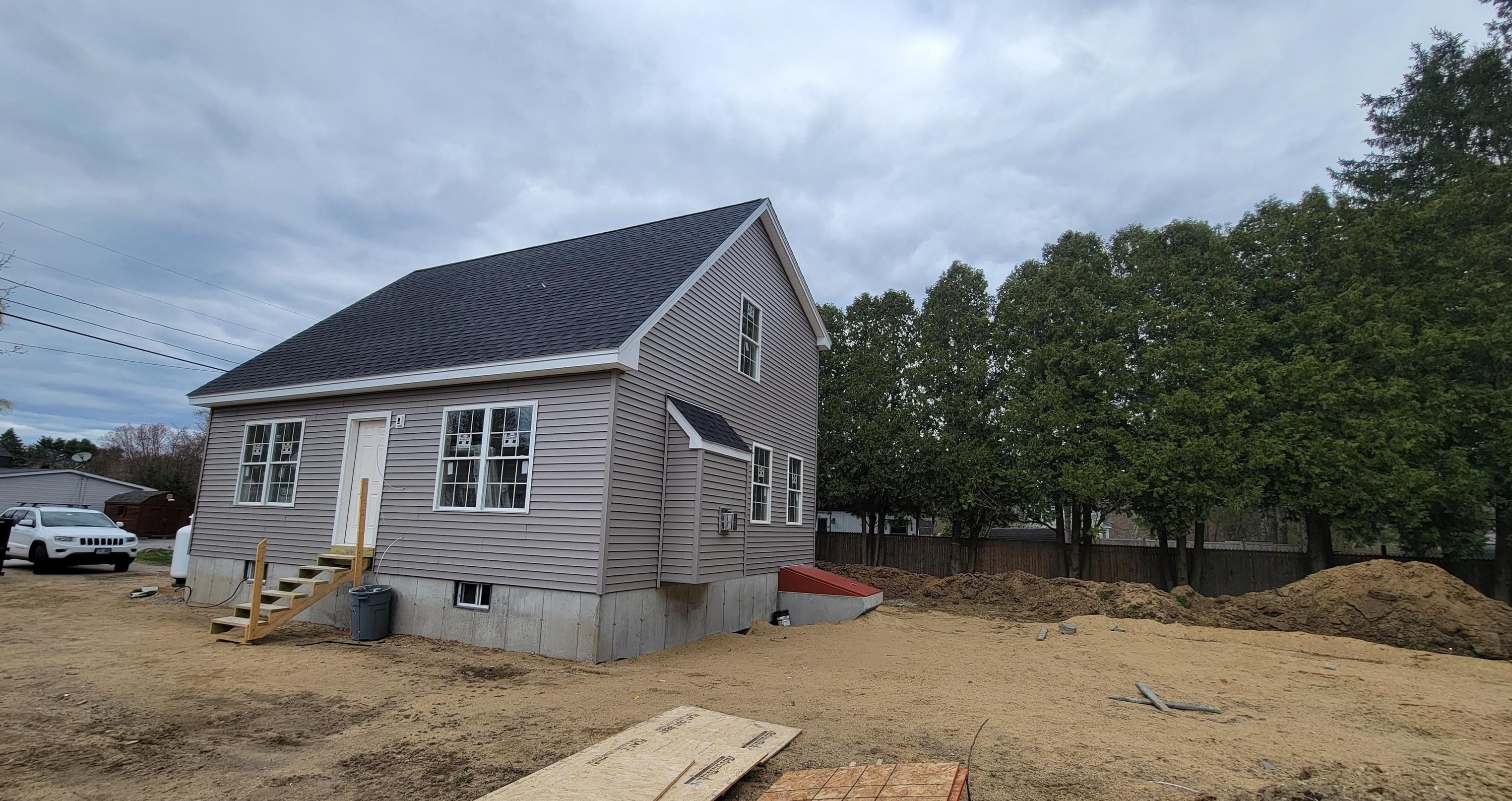8 Evelyn Ave, Raymond, NH 03077