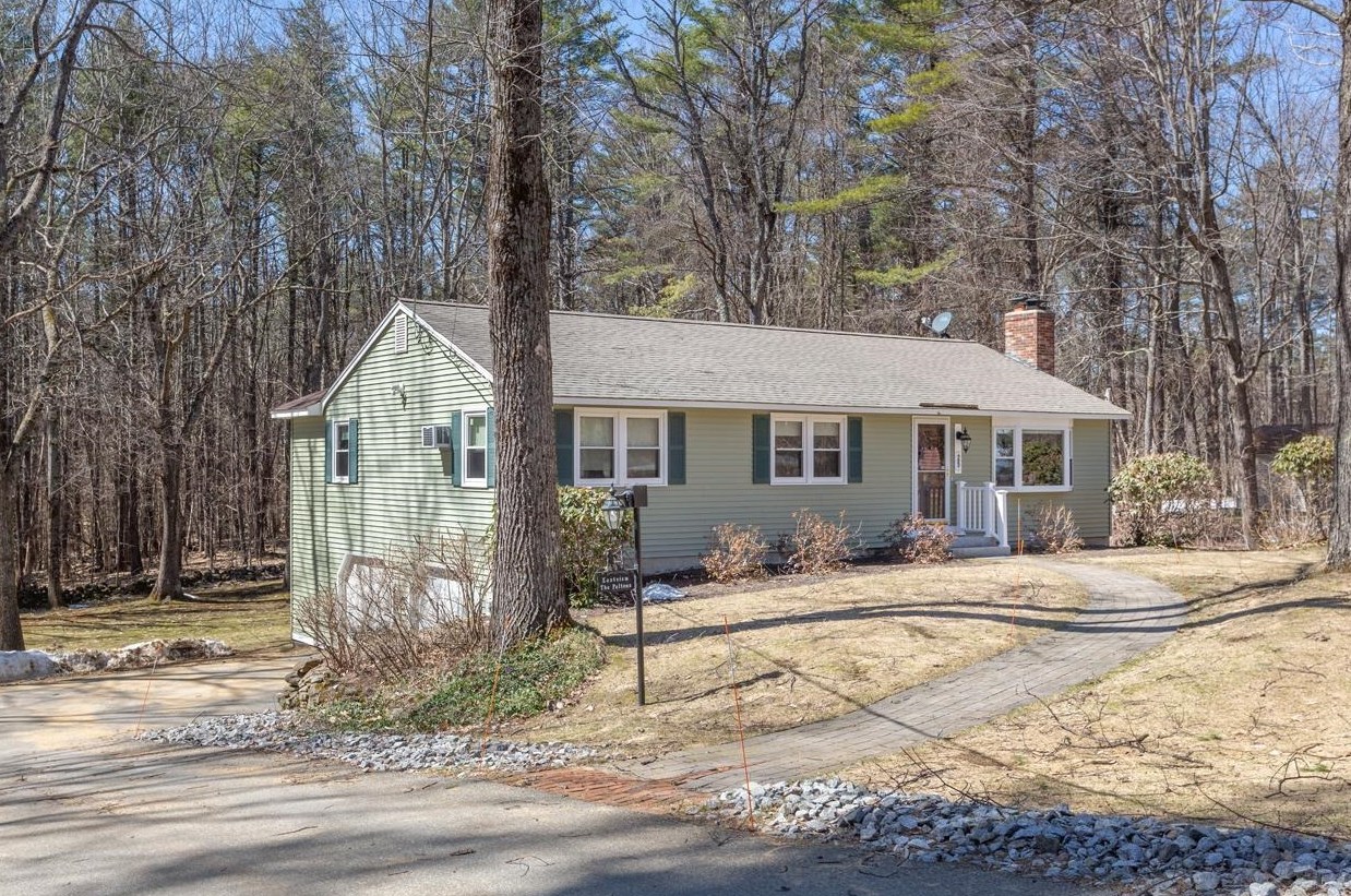 25 Woodlawn Ave, Tilton, NH 03276