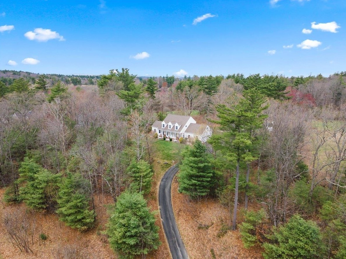 12 Stone Fence Dr, Derry, NH 03038