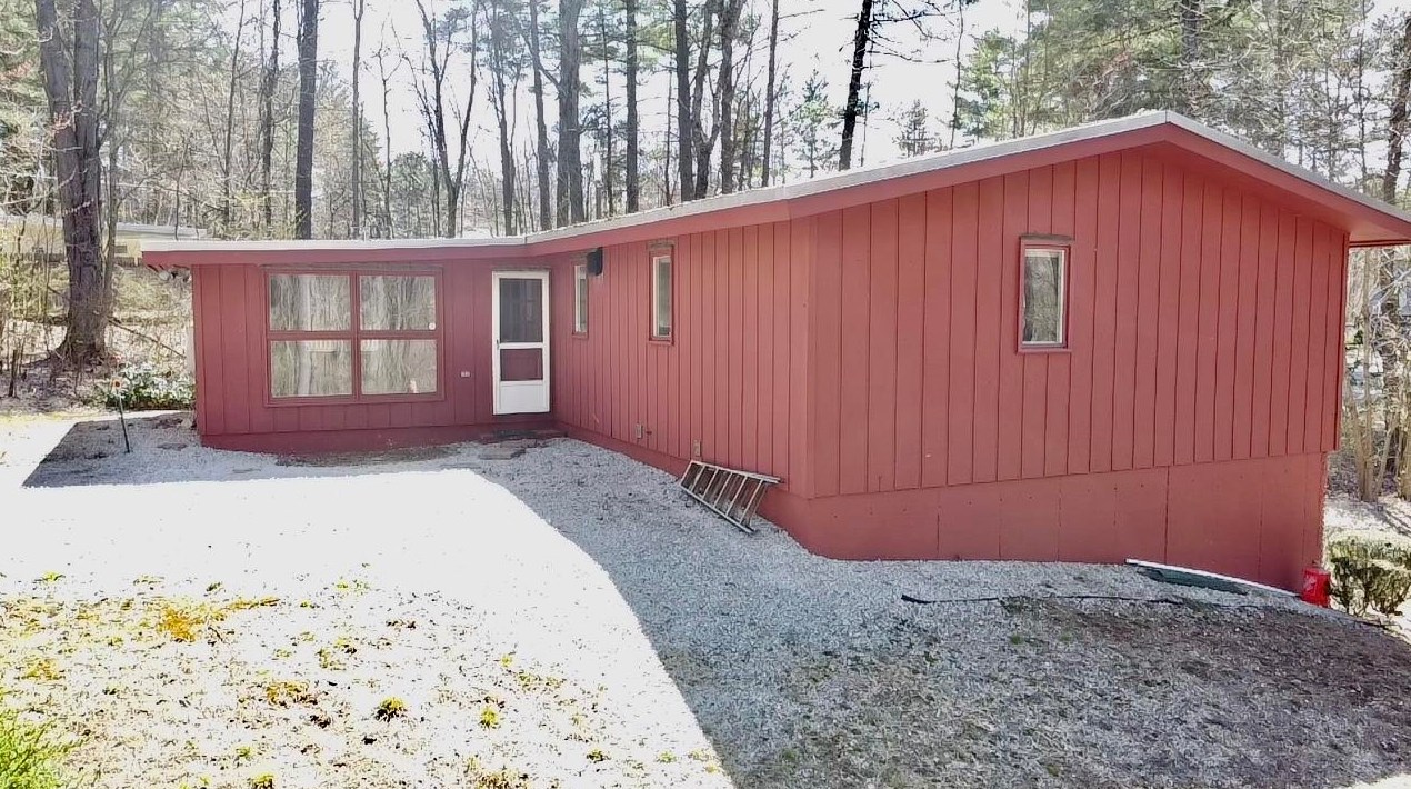 52 Castle Dr, Manchester, NH 03106