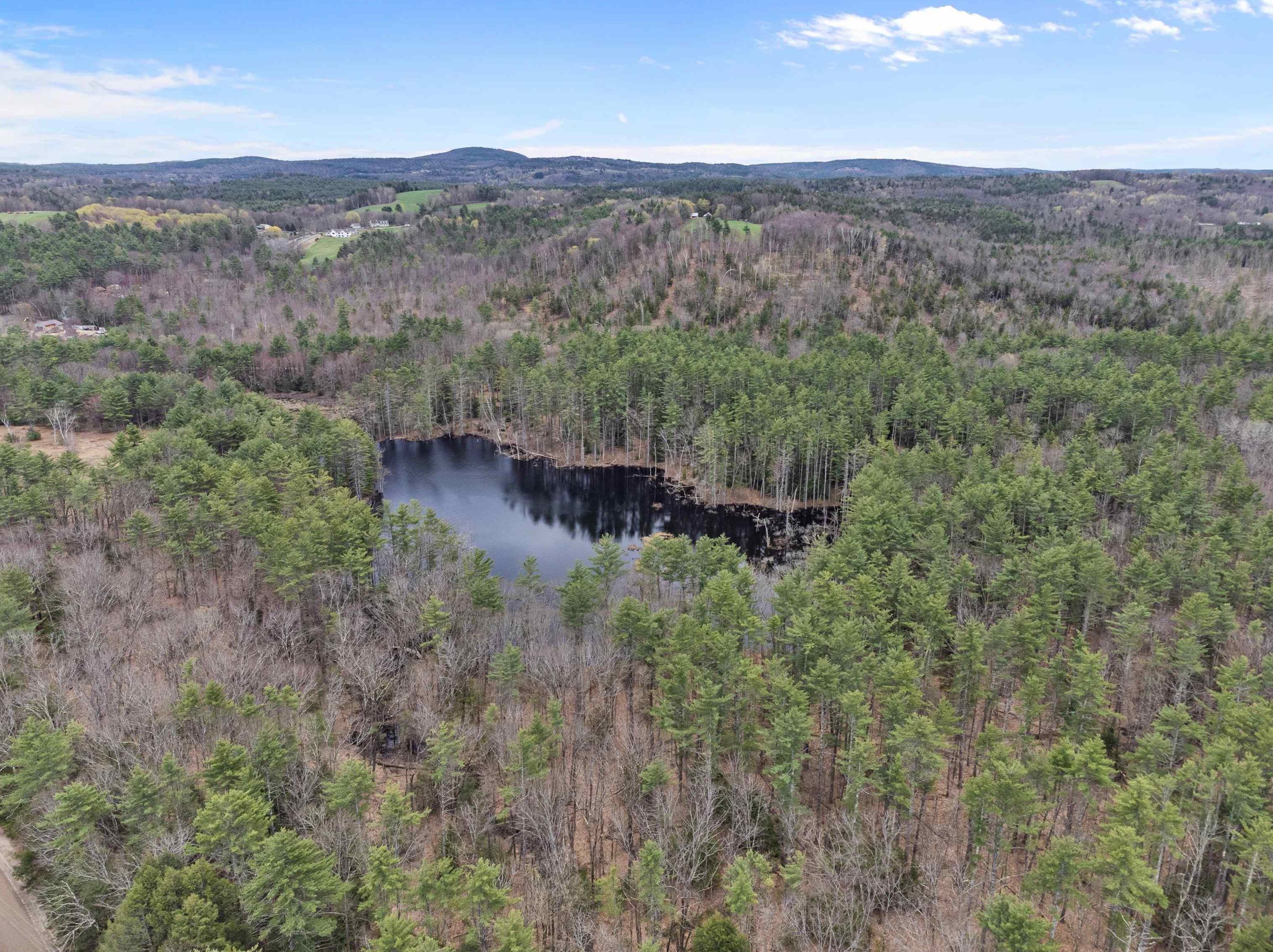 64 Saunders Hill Rd, New Boston, NH 03070