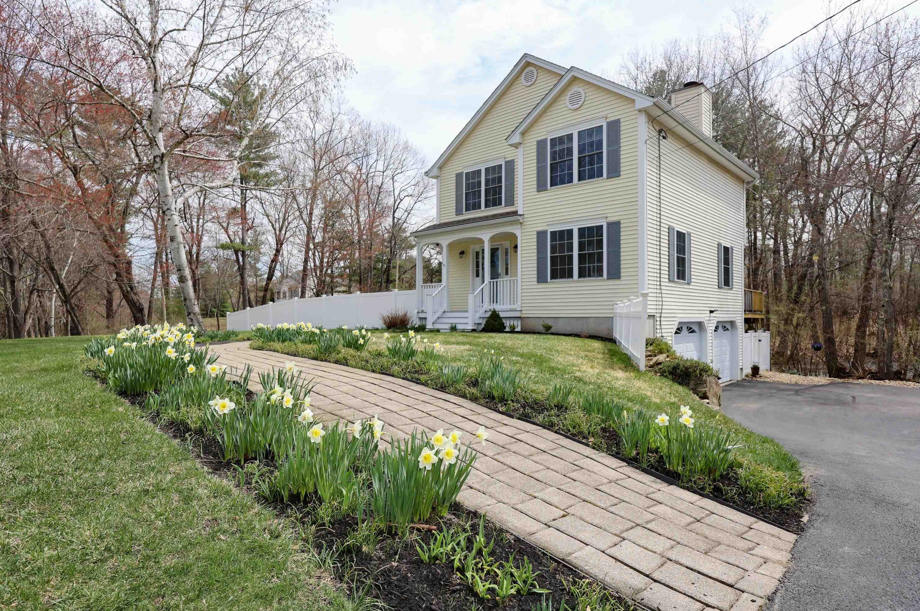 24 Morningside Dr, Derry, NH 03038