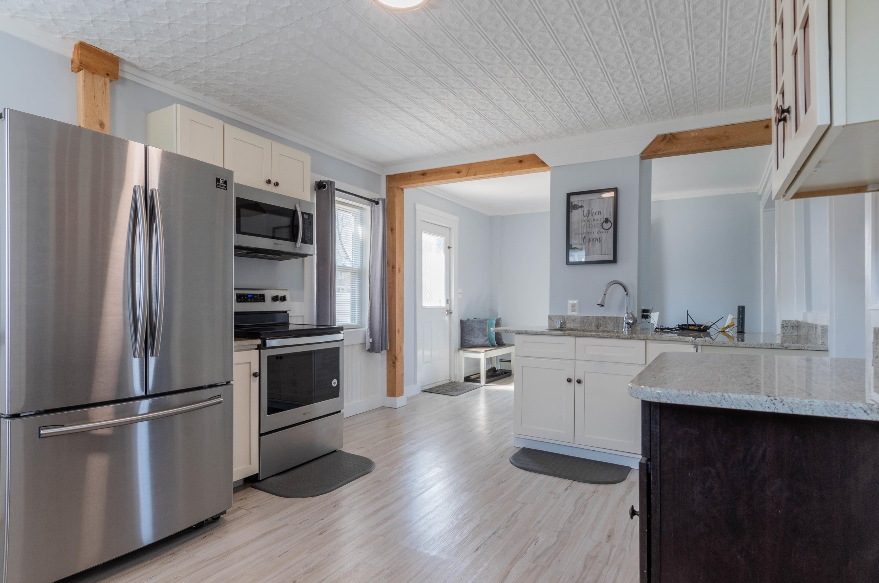 102 Ledge St, Nashua, NH 03060