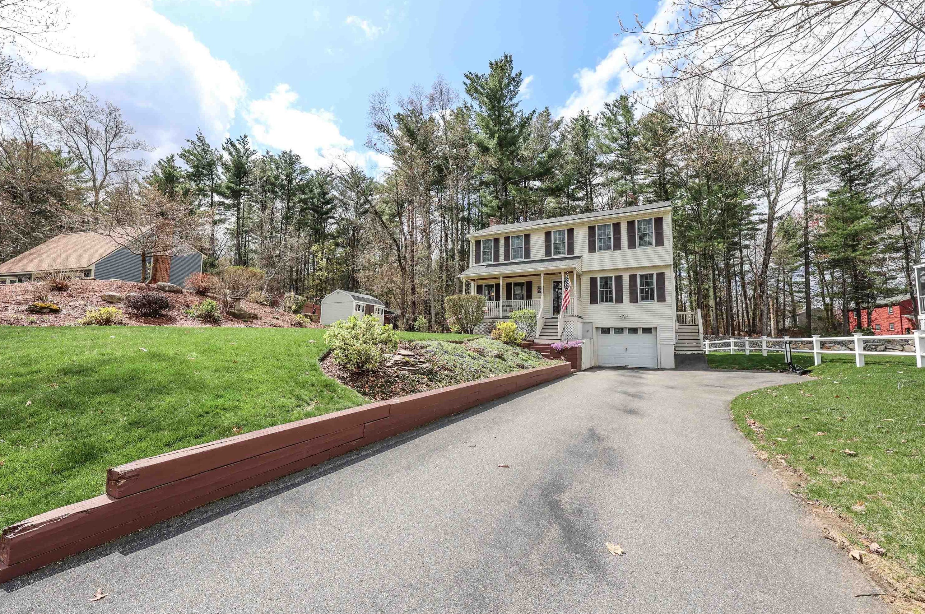 11 Twilight Dr, Nashua, NH 03062