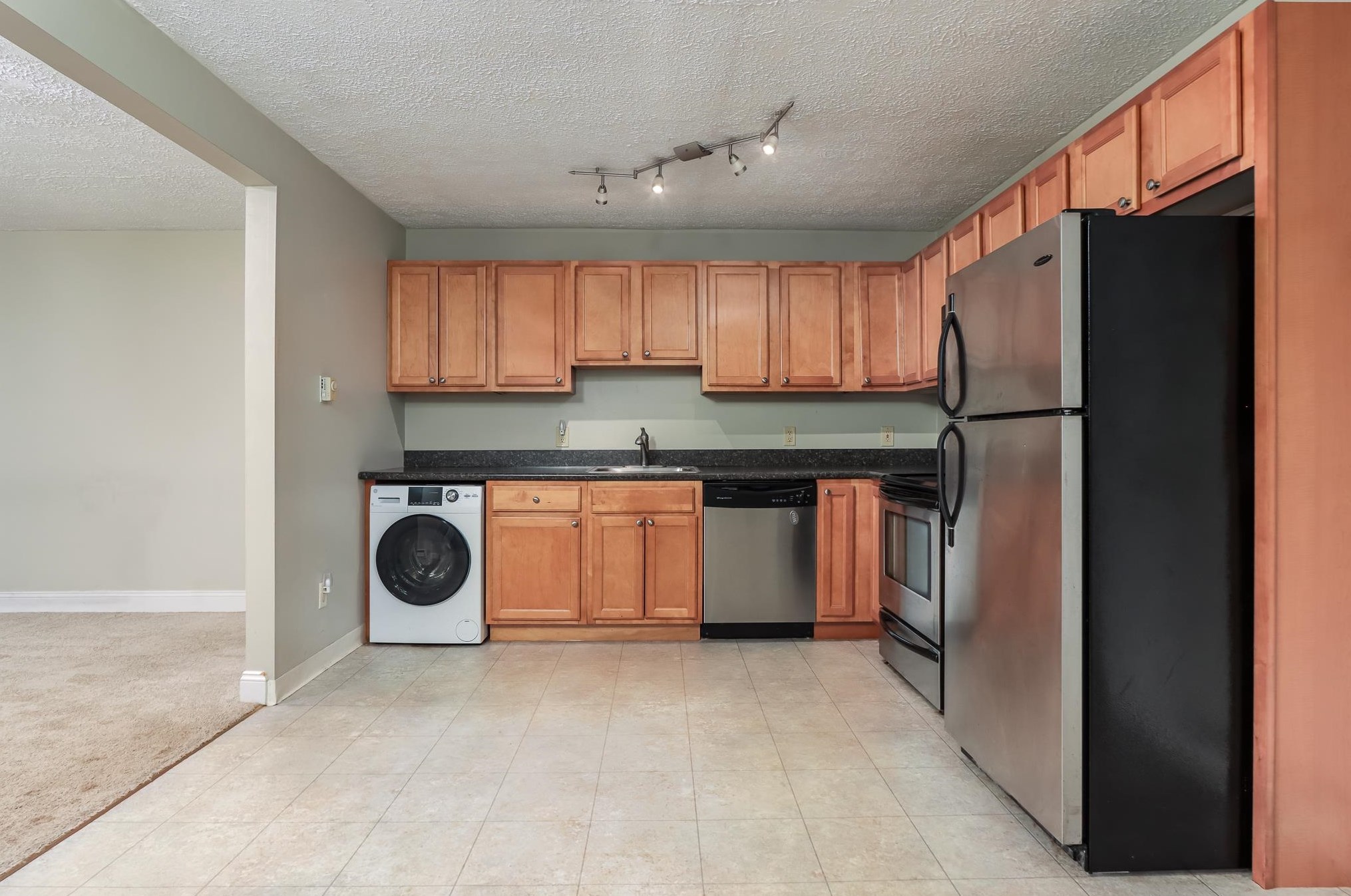 64 Dunbarton Rd #3f, Manchester, NH 03102