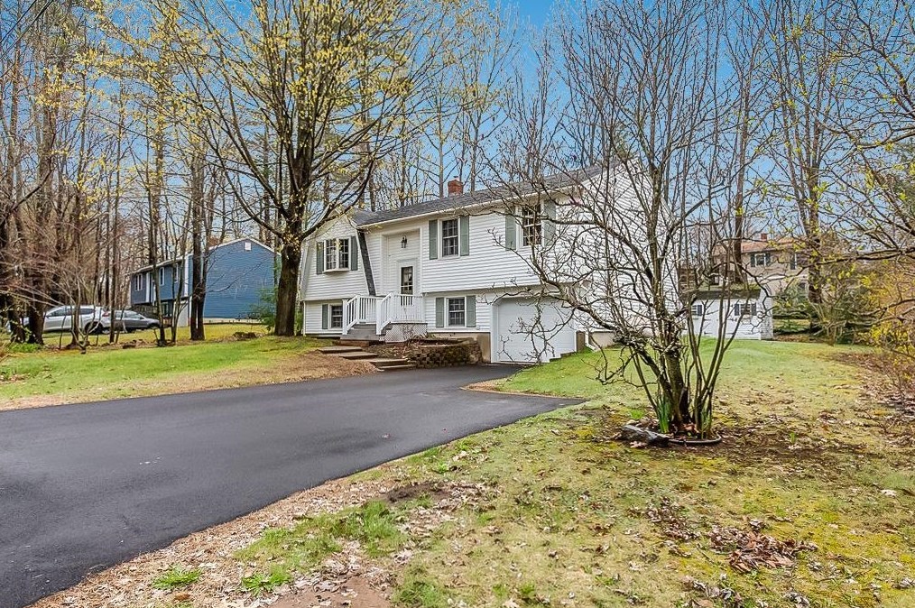 5 Sprucewood Dr, Rochester, NH 03867
