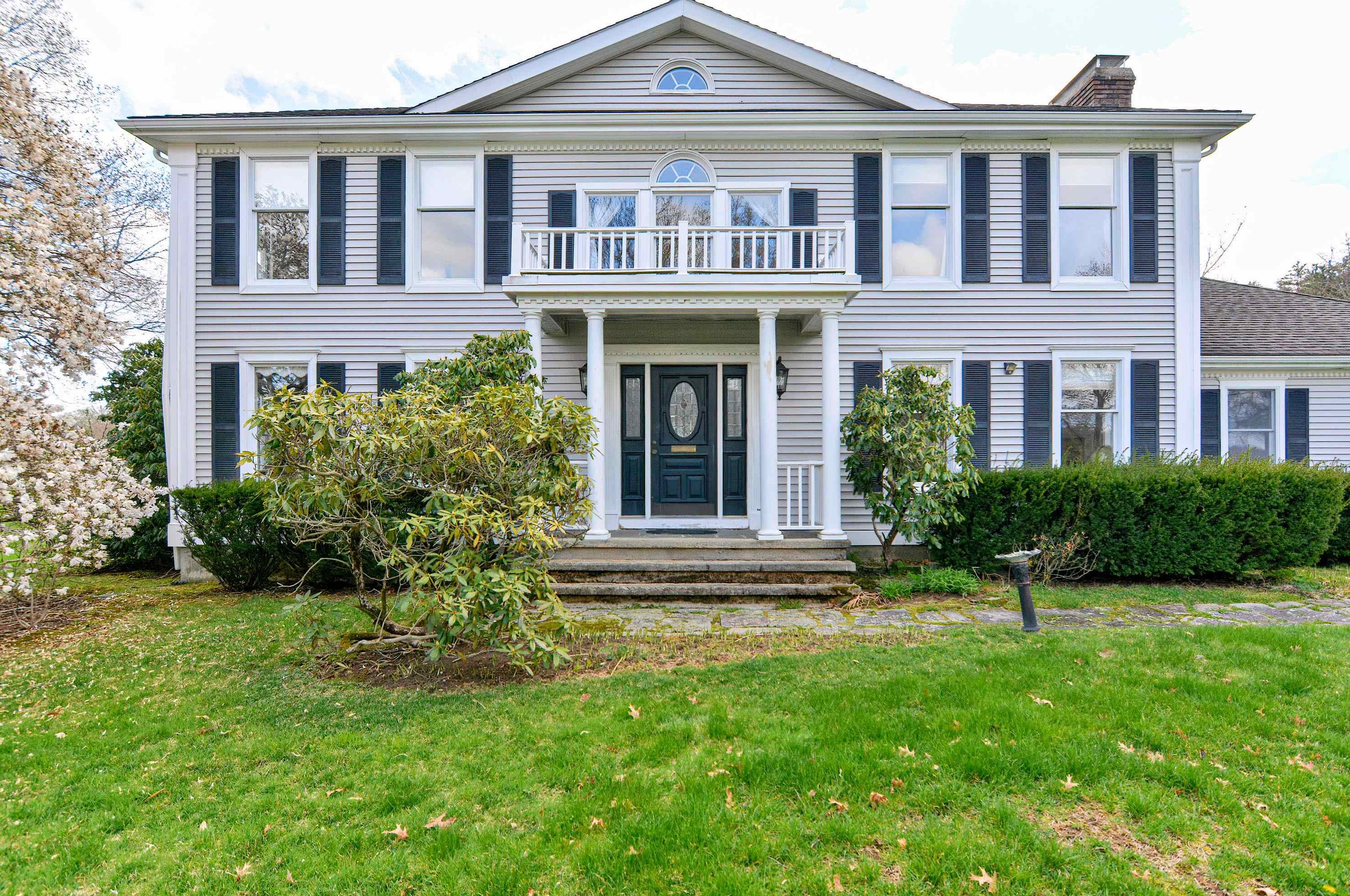 53 Sky View Dr, Pelham, NH 03076