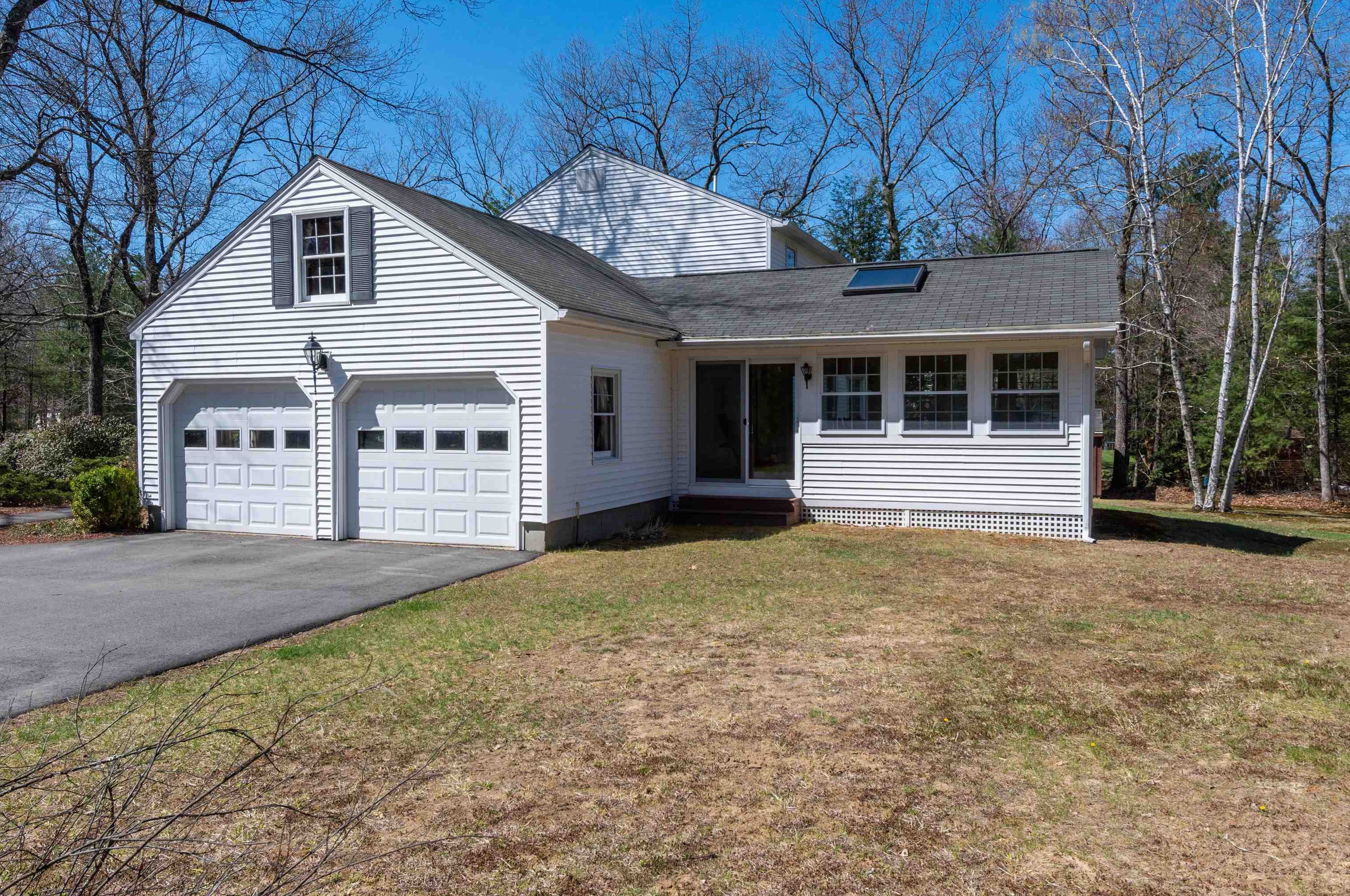 28 Robyn Ave, Hudson, NH 03052-1014