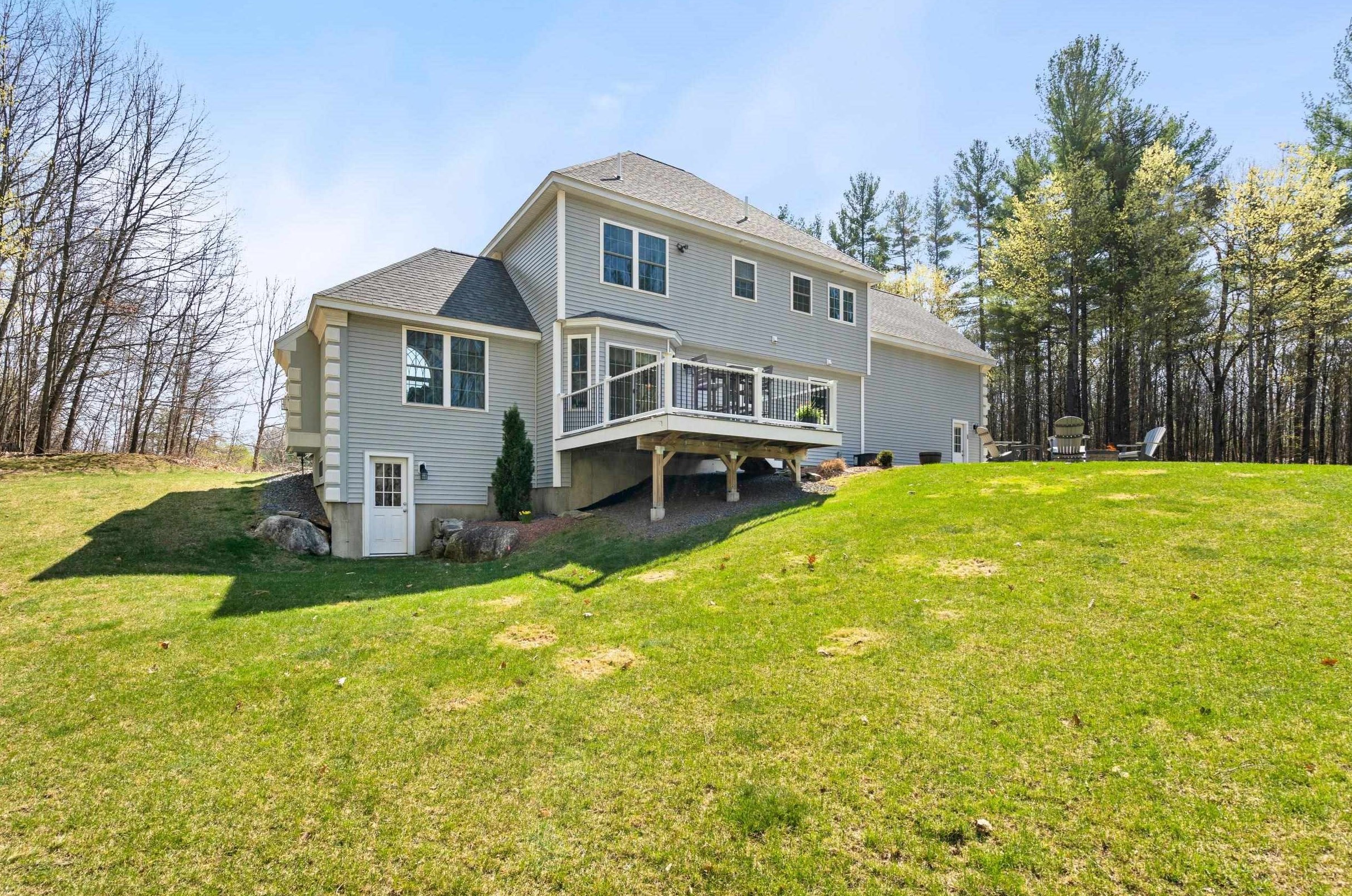 17 Senter Farm Rd, Hudson, NH 03052