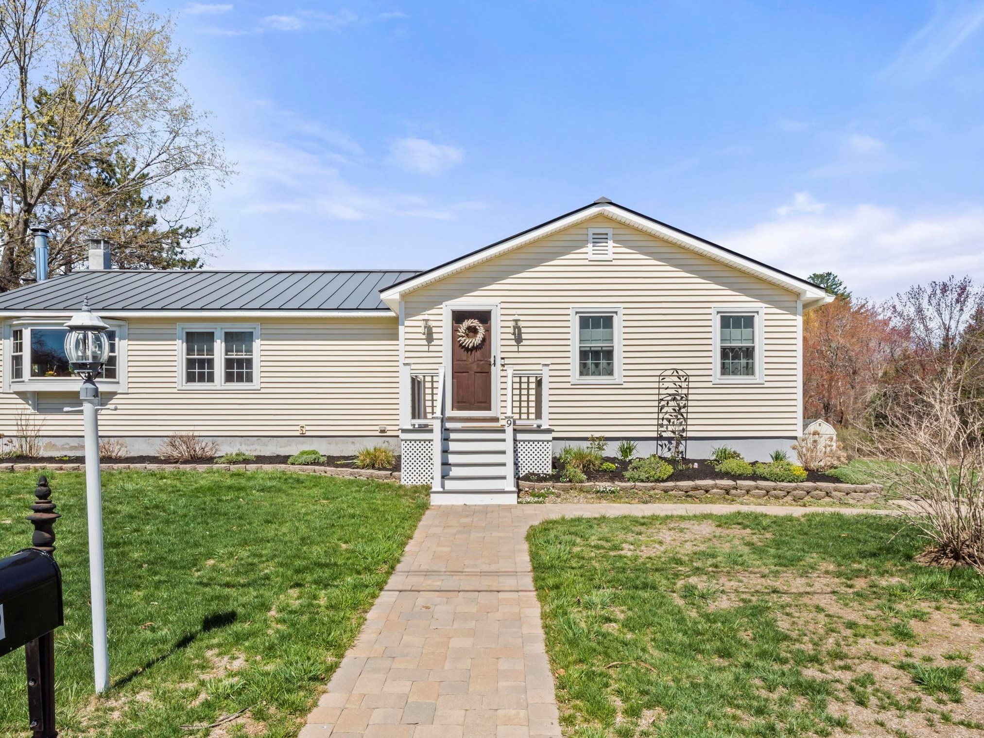 9 Chase St, Kingston, NH 03848