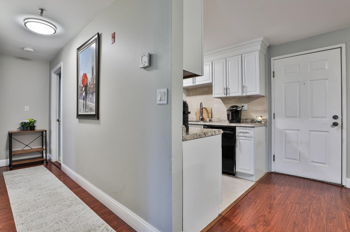 525 Abbott Farm Ln, Hudson NH  03051-3686 exterior