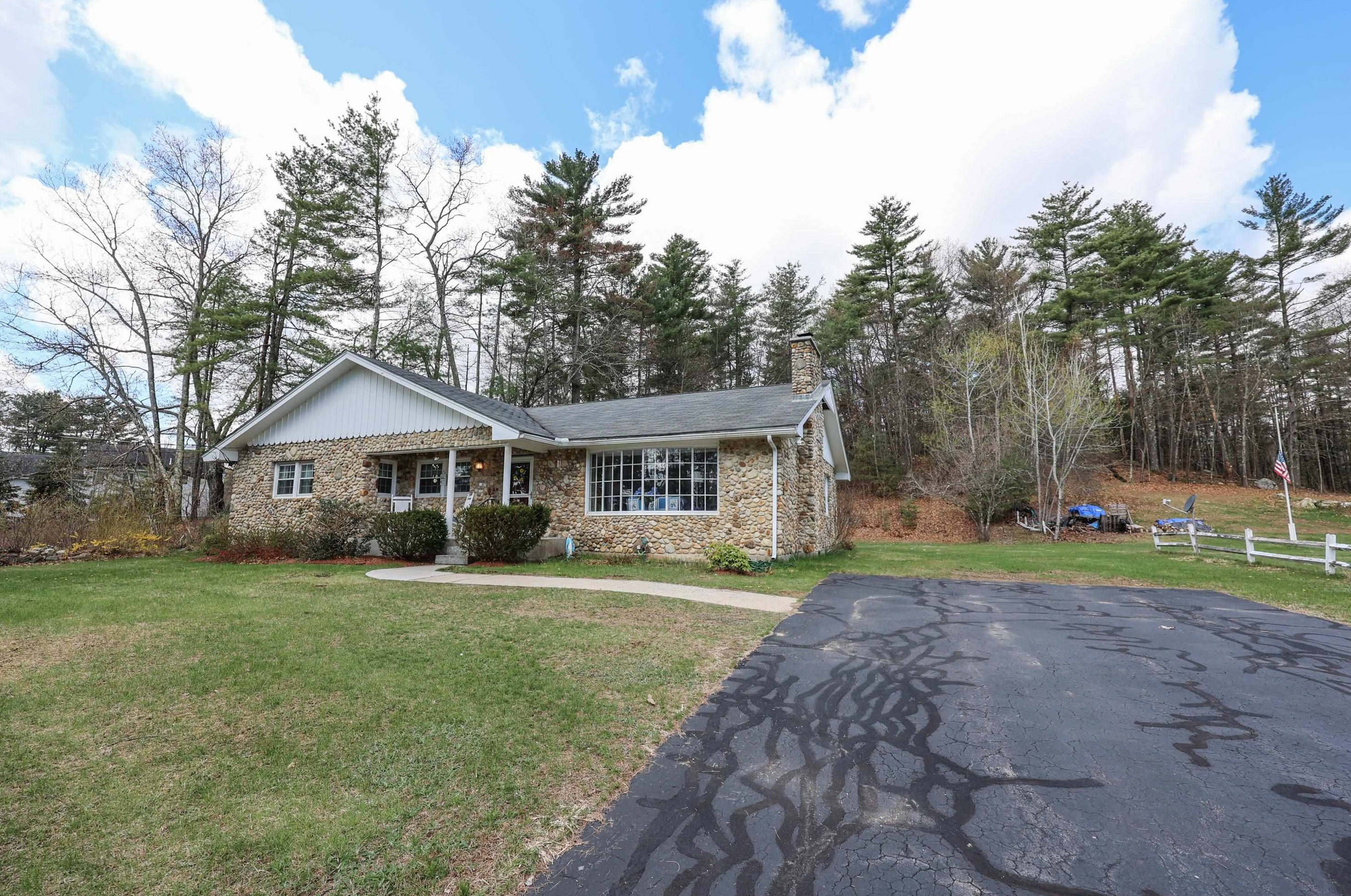 655 Straw Rd, Manchester, NH 03102