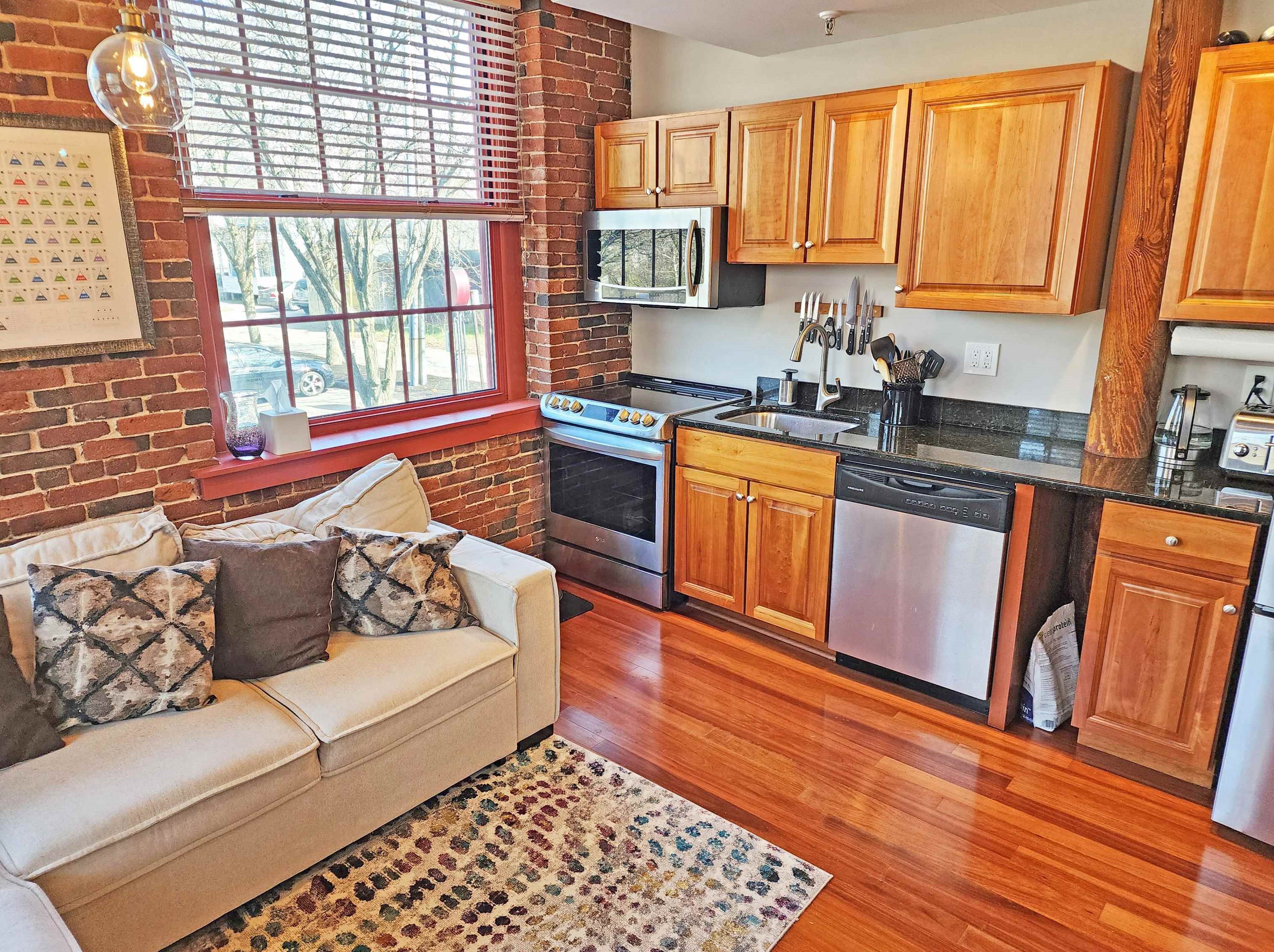 335 Cypress St #2b, Manchester, NH 03103