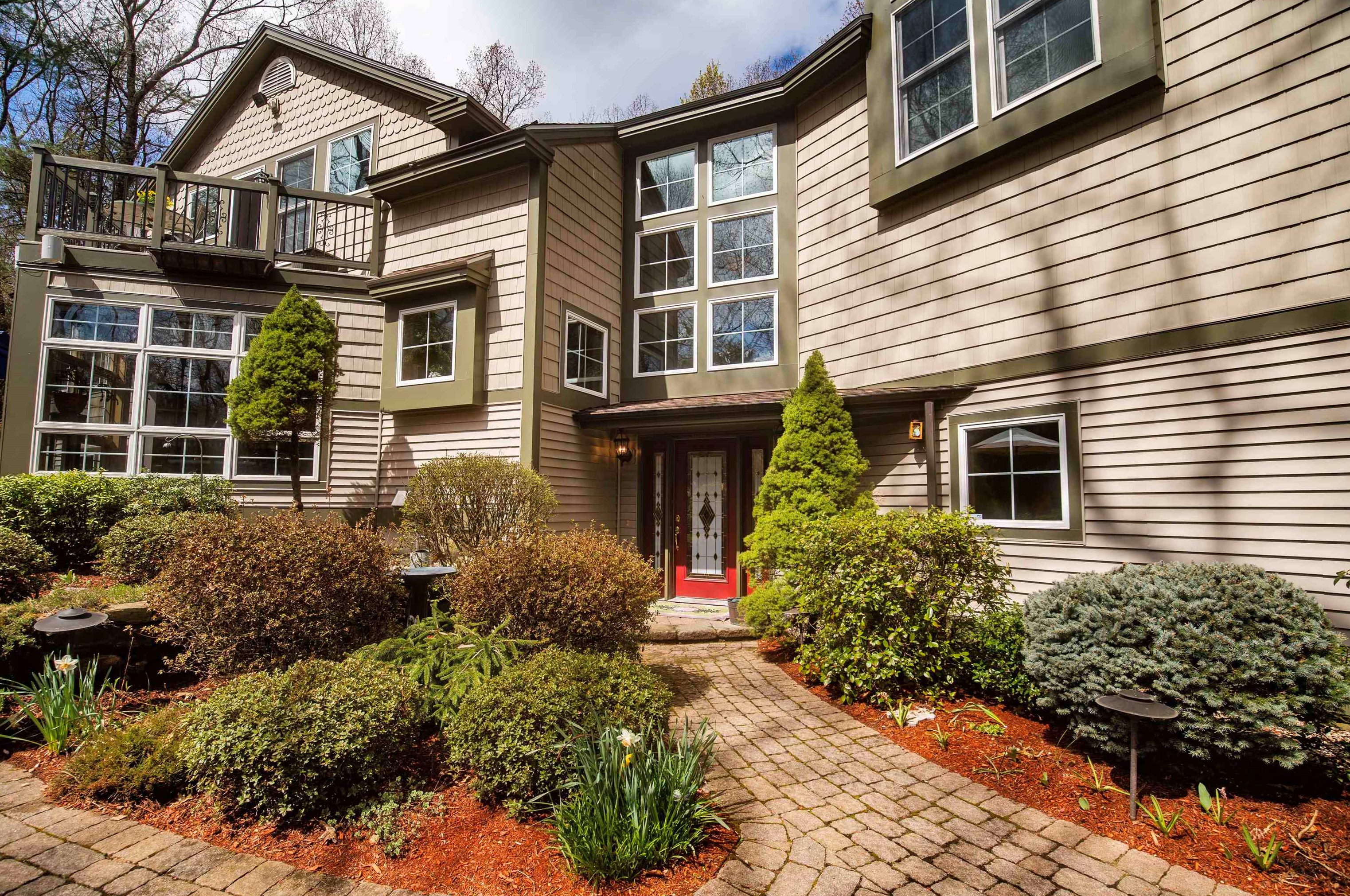 20 Victoria Dr, Londonderry, NH 03053