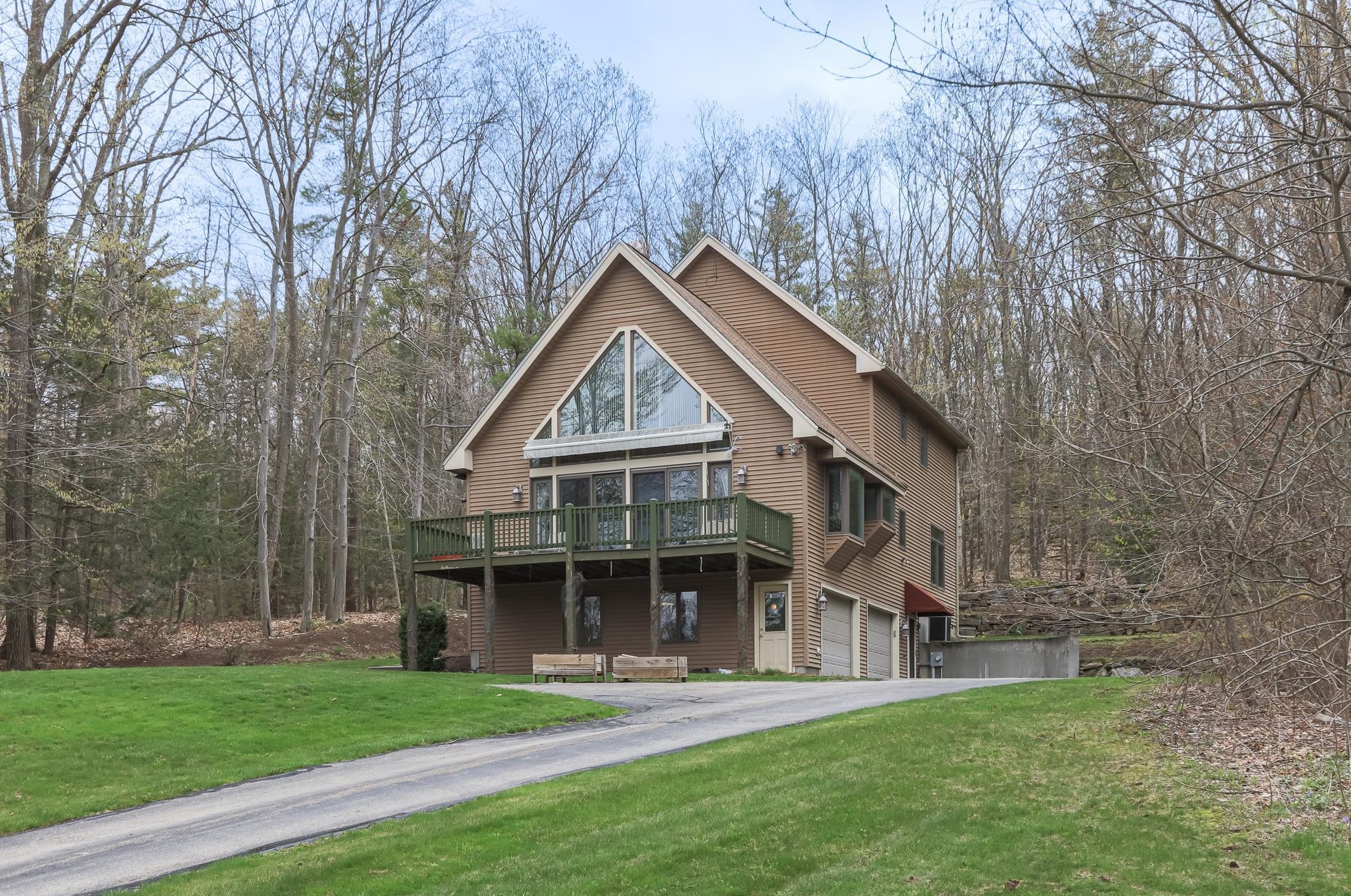 182 Mills Shore Dr, Hampstead, NH 03841