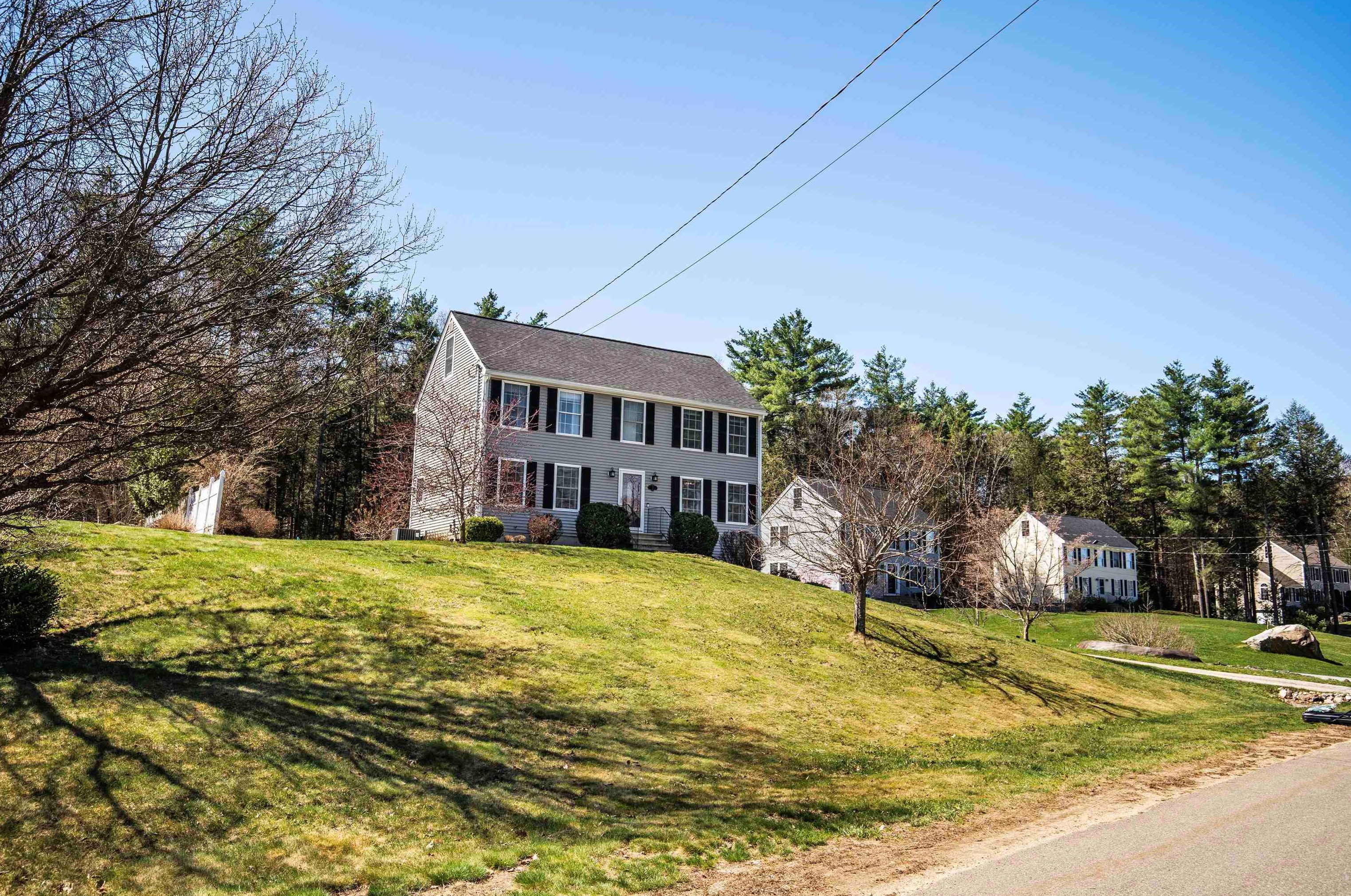 19 Compromise Ln, Sandown, NH 03873