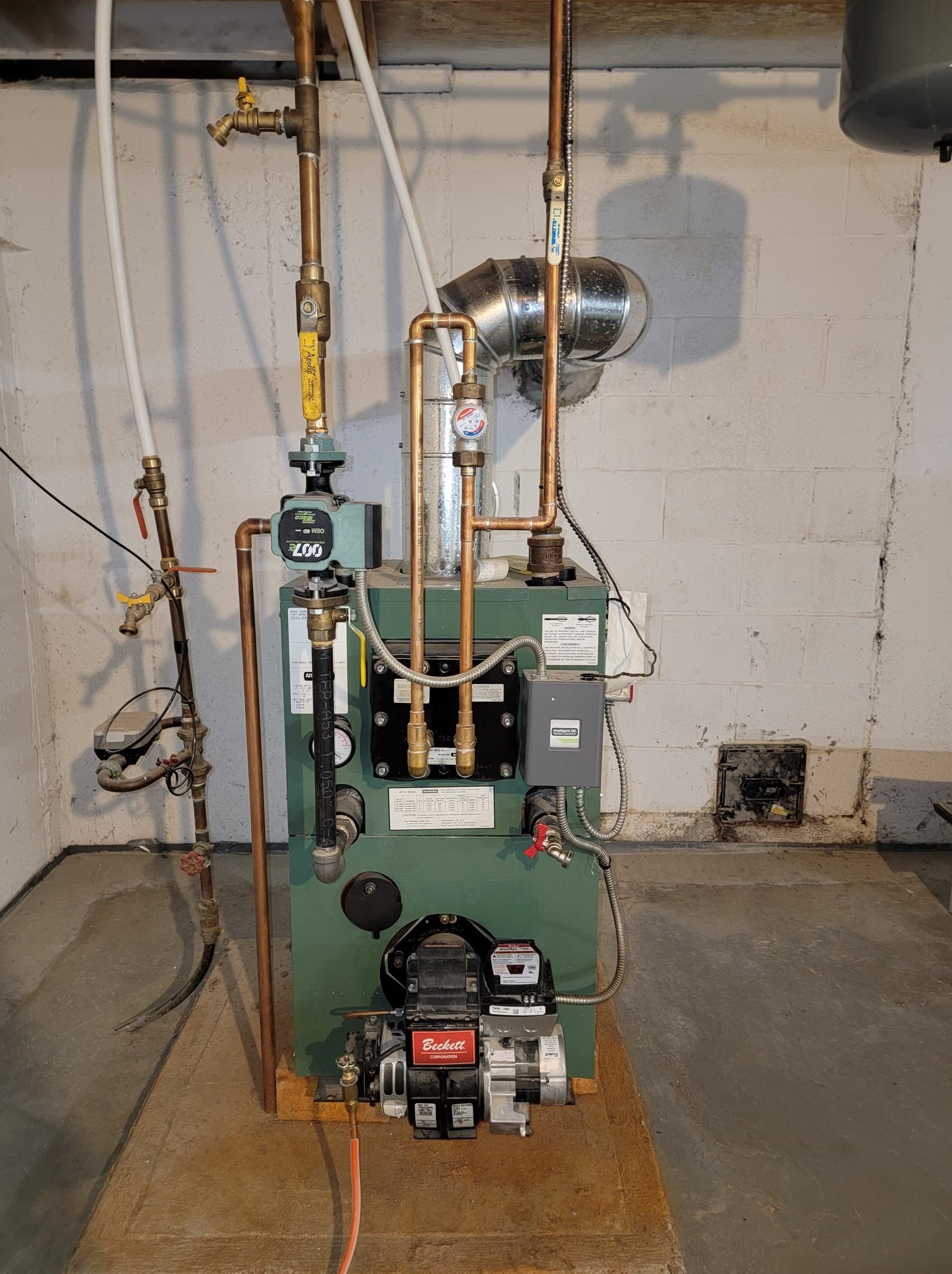 9 Pleasant View Dr, Manchester NH  03106-1635 exterior