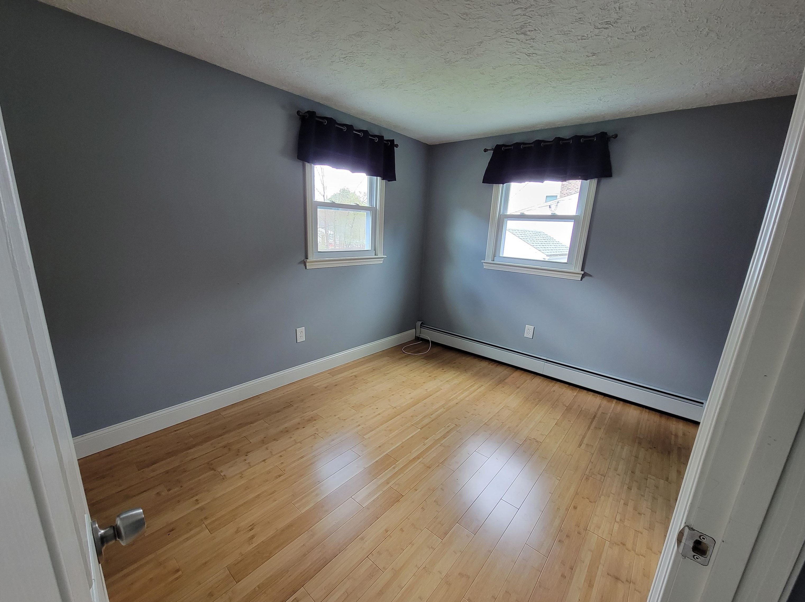 9 Pleasant View Dr, Manchester NH  03106-1635 exterior