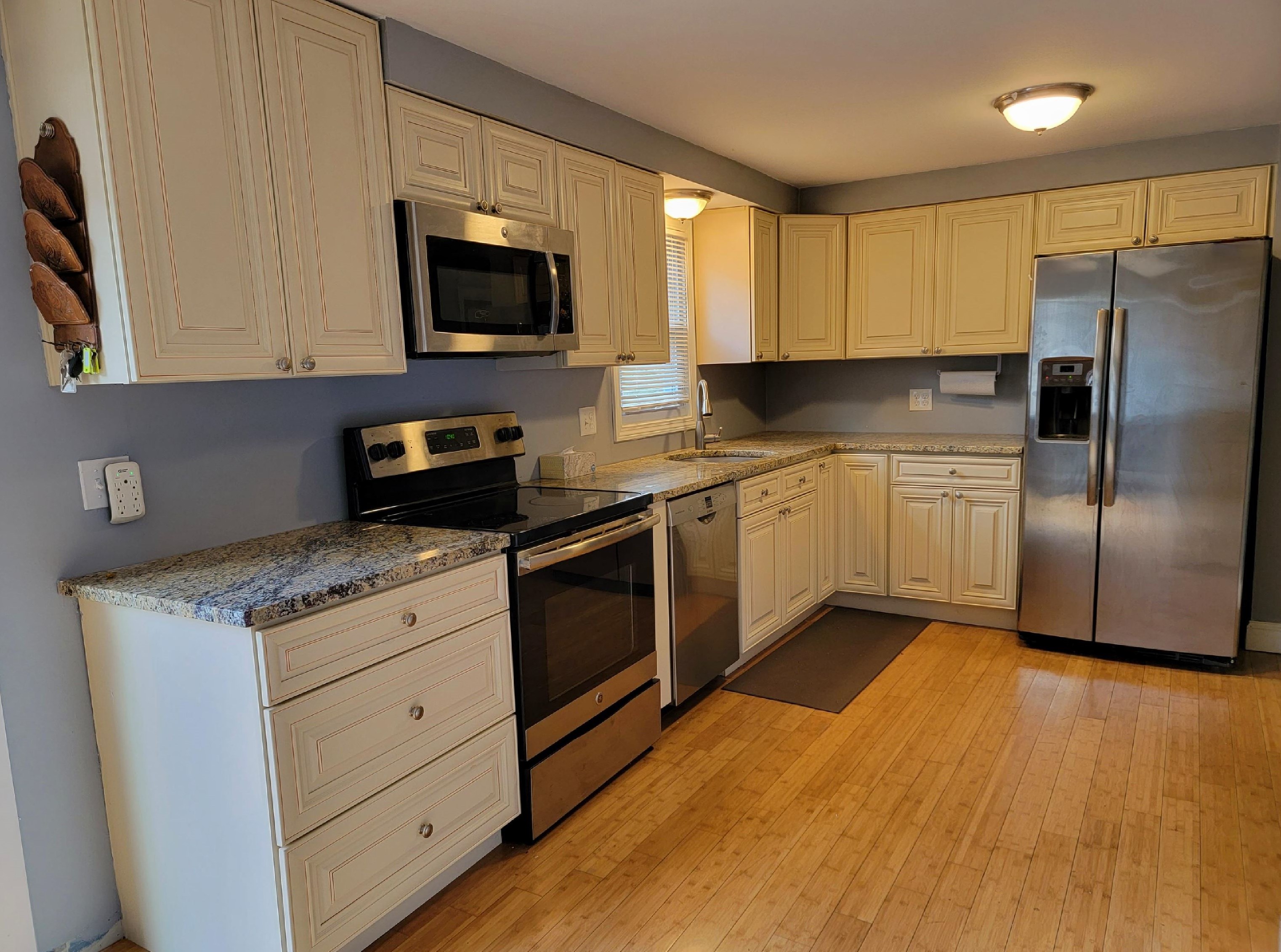 9 Pleasant View Dr, Manchester, NH 03106