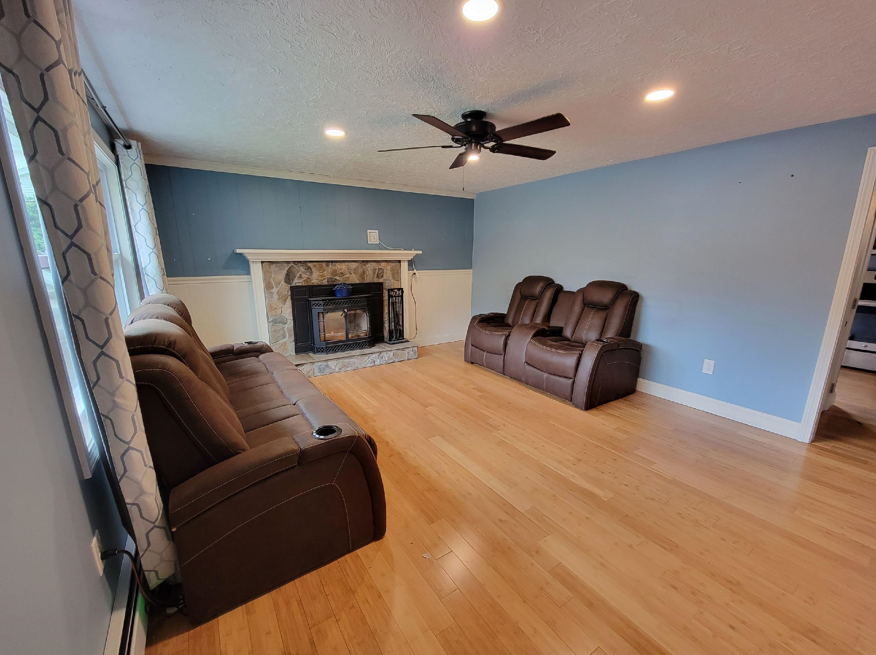 9 Pleasant View Dr, Manchester NH  03106-1635 exterior