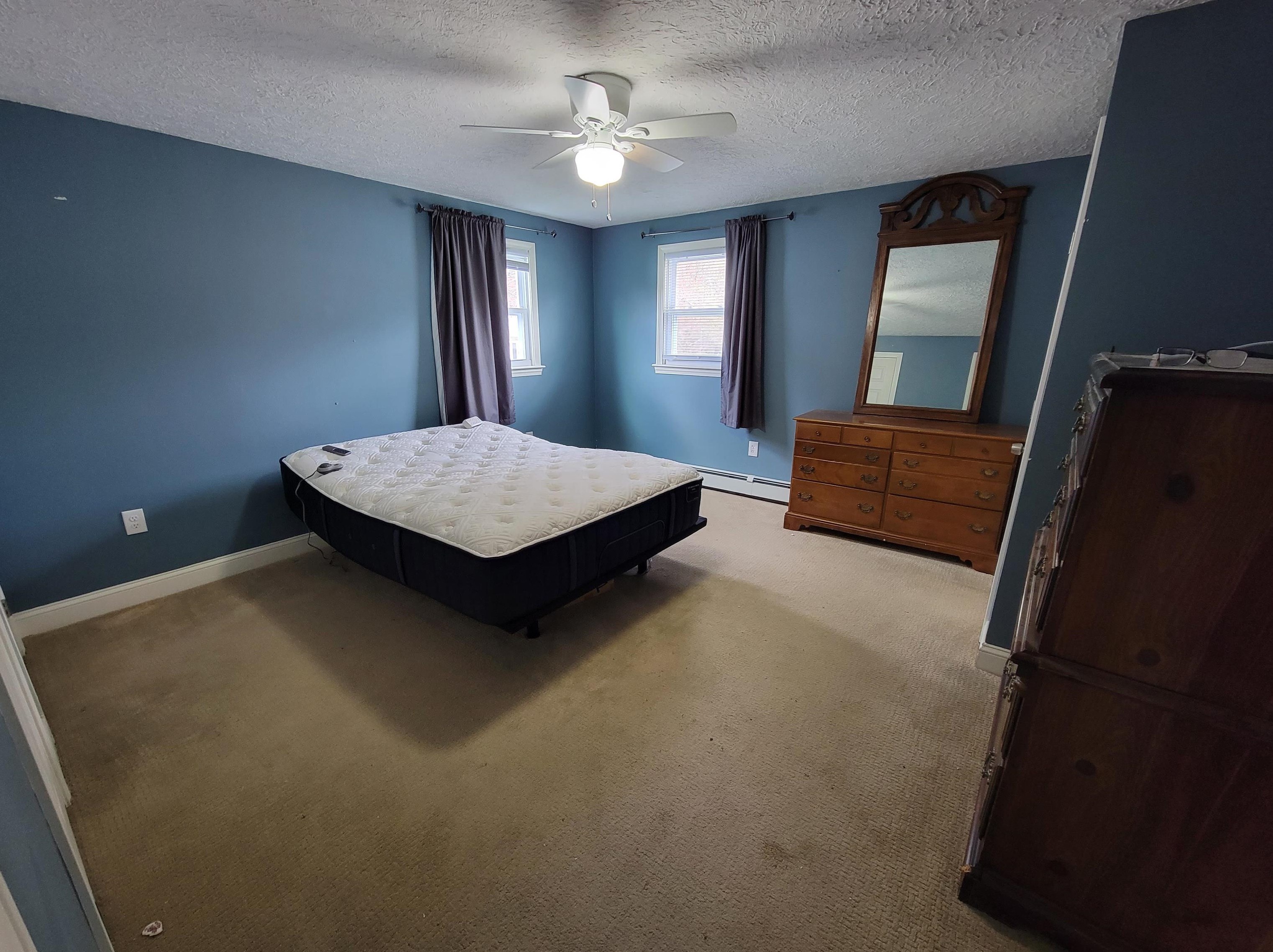 9 Pleasant View Dr, Manchester NH  03106-1635 exterior