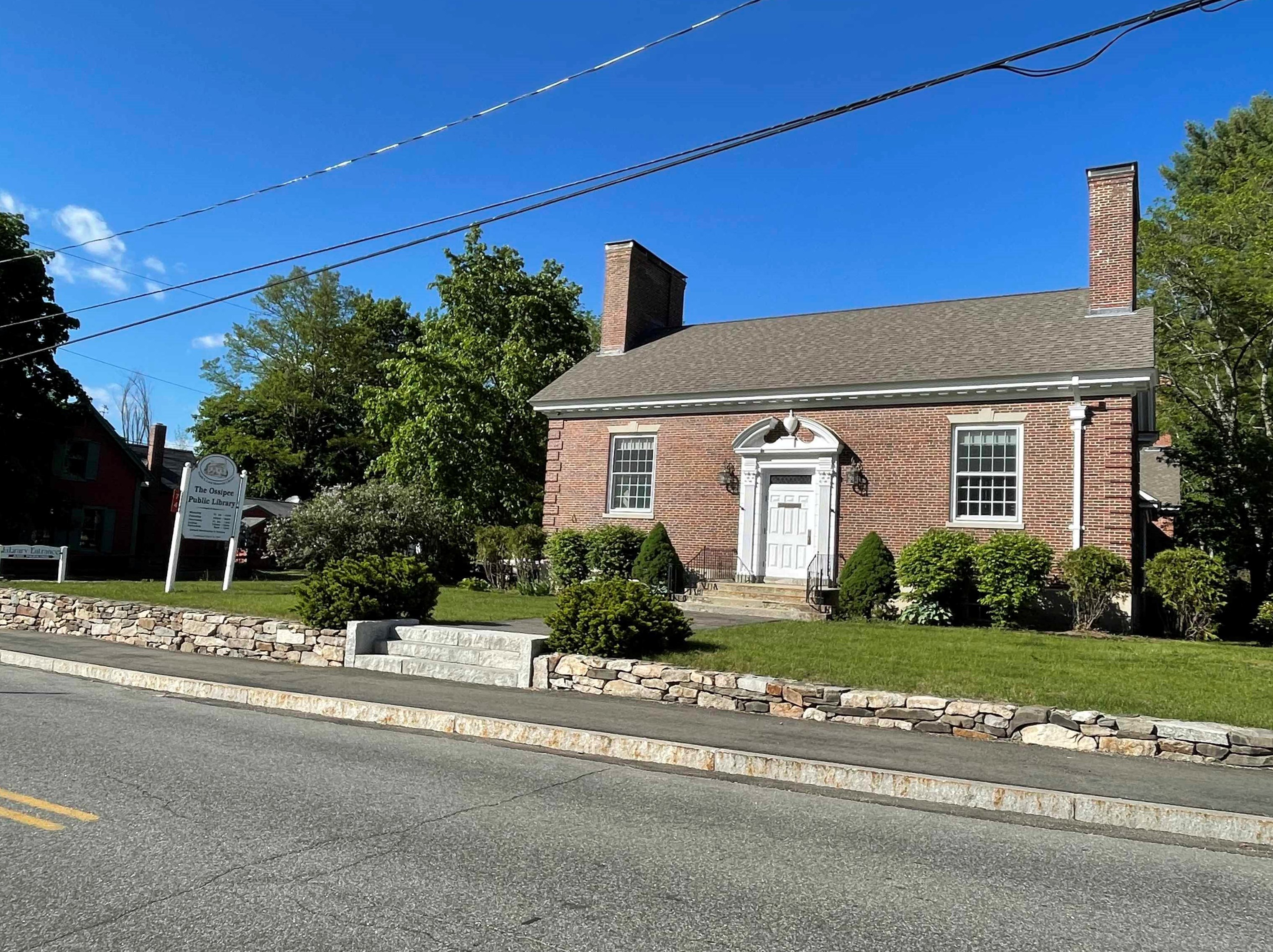 32 Barrington Cir, Ctr Ossipee NH  03814-7103 exterior