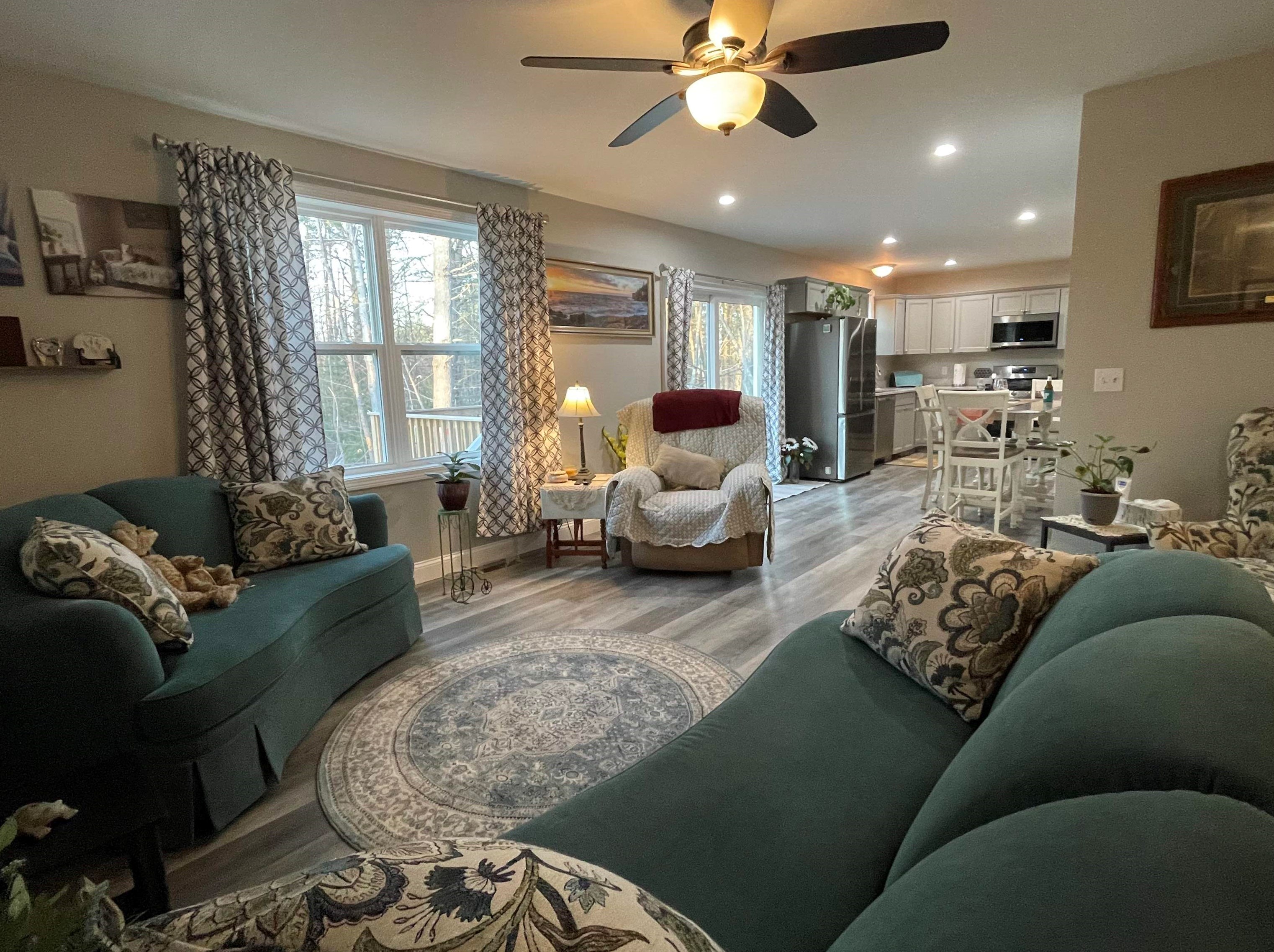 32 Barrington Cir, Ctr Ossipee NH  03814-7103 exterior