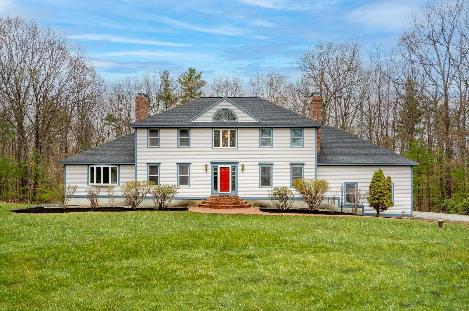 5 Hubbard Rd, Amherst, NH 03031