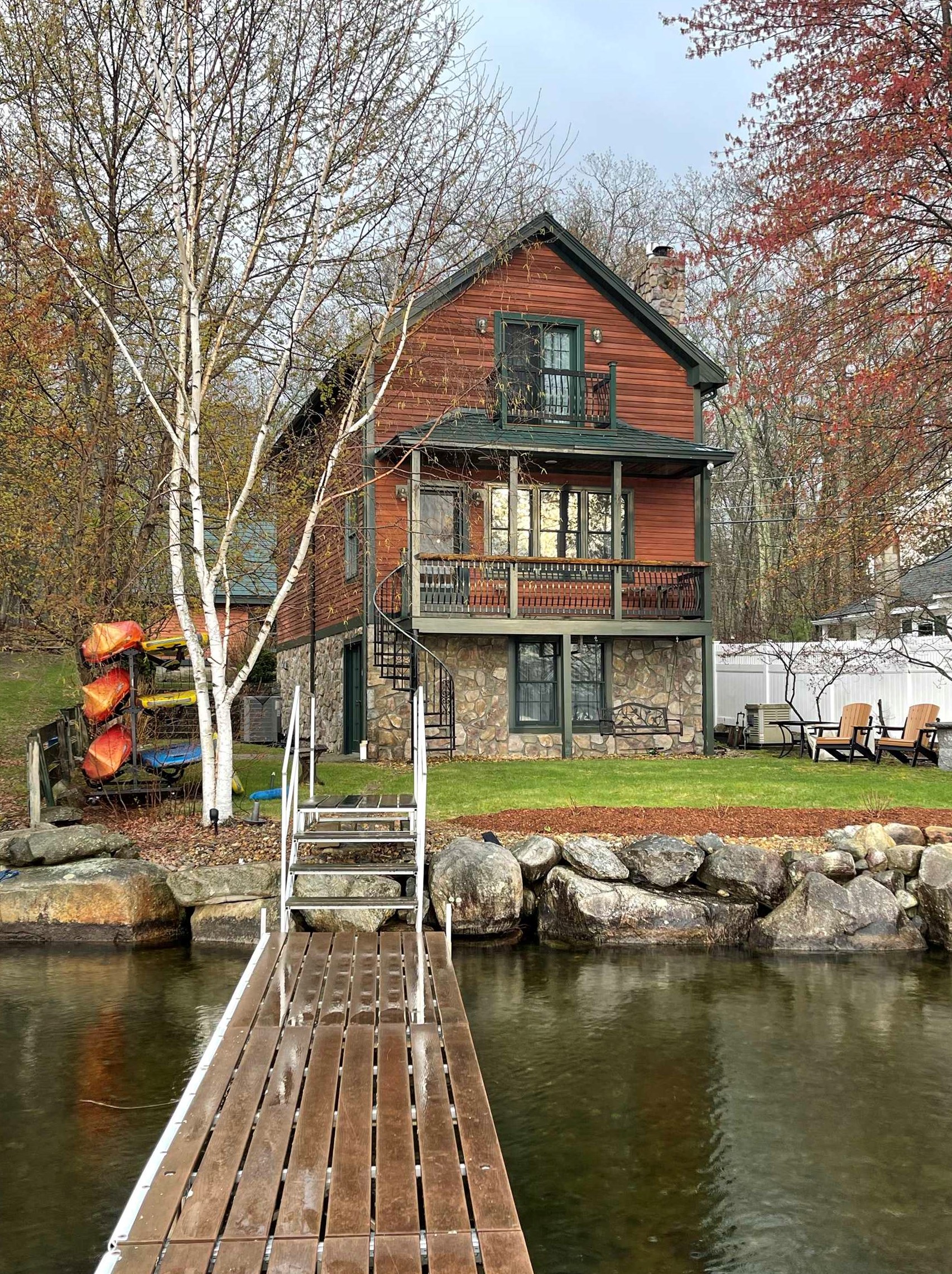 79 S Shore Dr, Pelham, NH 03076